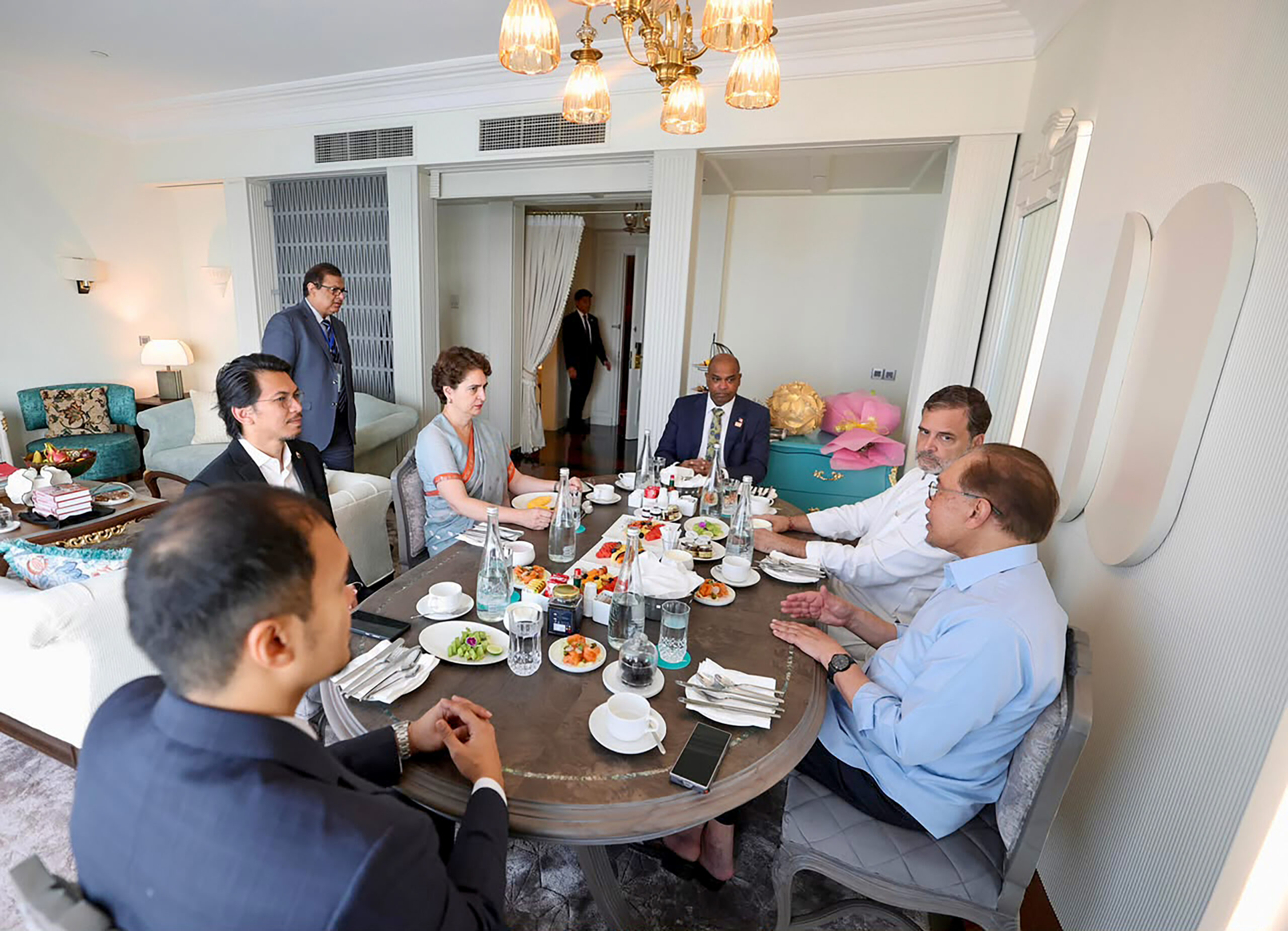 New Delhi: Rahul Gandhi Meets Malaysian PM Anwar Ibrahim #Gallery New Delhi: Rahul Gandhi Meets Malaysian PM Anwar Ibrahim #Gallery