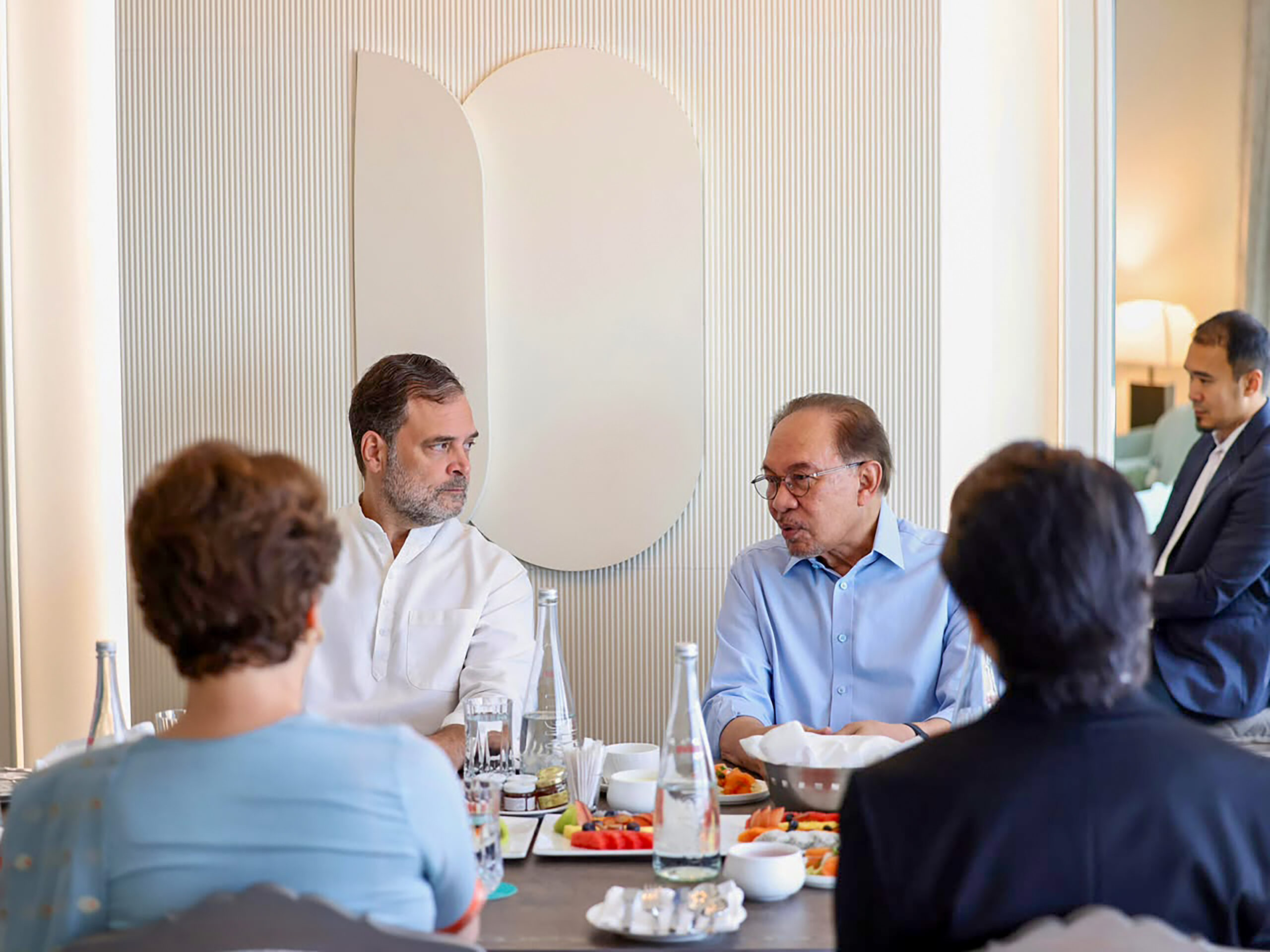 New Delhi: Rahul Gandhi Meets Malaysian PM Anwar Ibrahim #Gallery New Delhi: Rahul Gandhi Meets Malaysian PM Anwar Ibrahim #Gallery