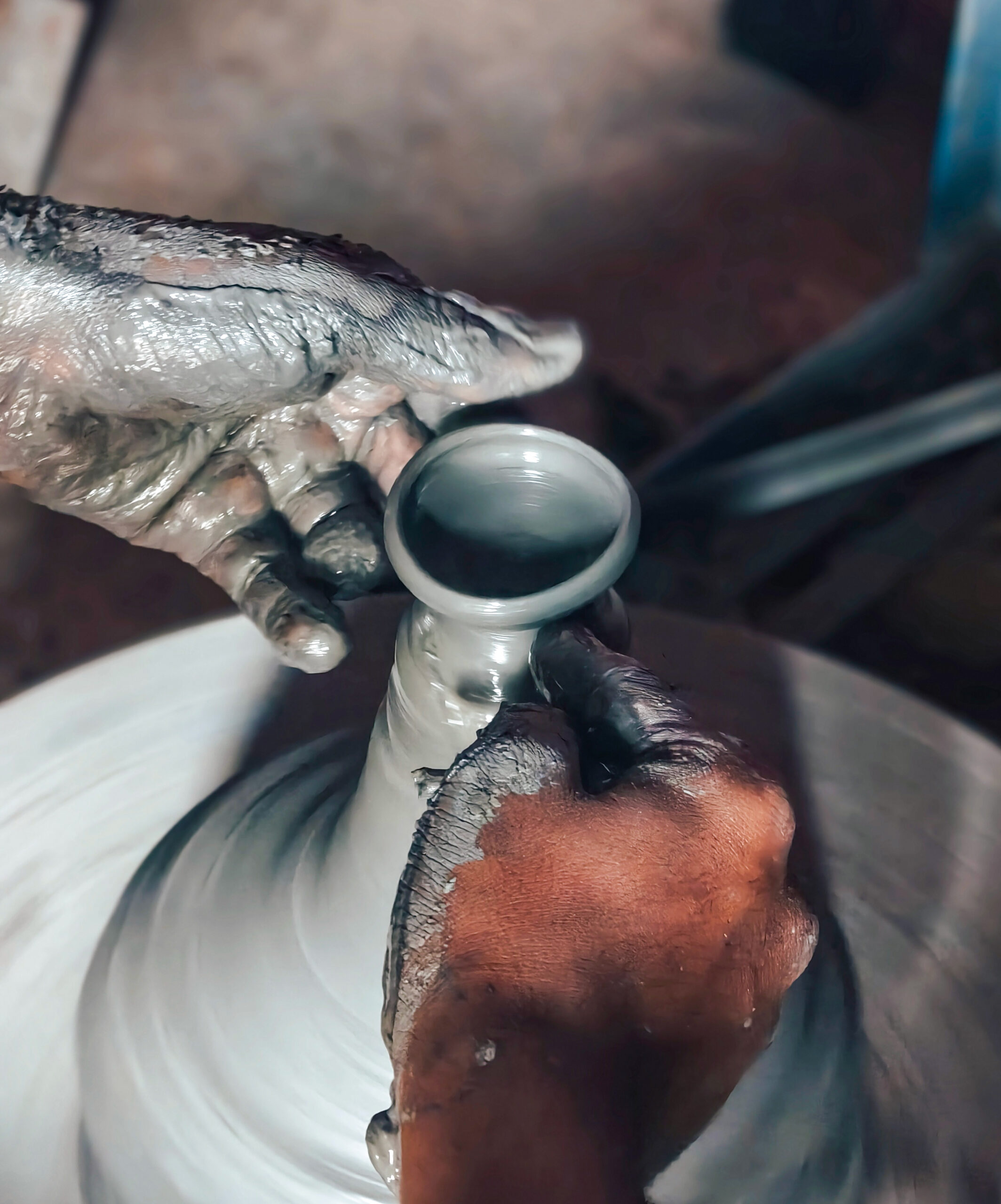 Jalpaiguri: Artisans prepare clay items for Puja #Gallery Jalpaiguri: Artisans prepare clay items for Puja #Gallery