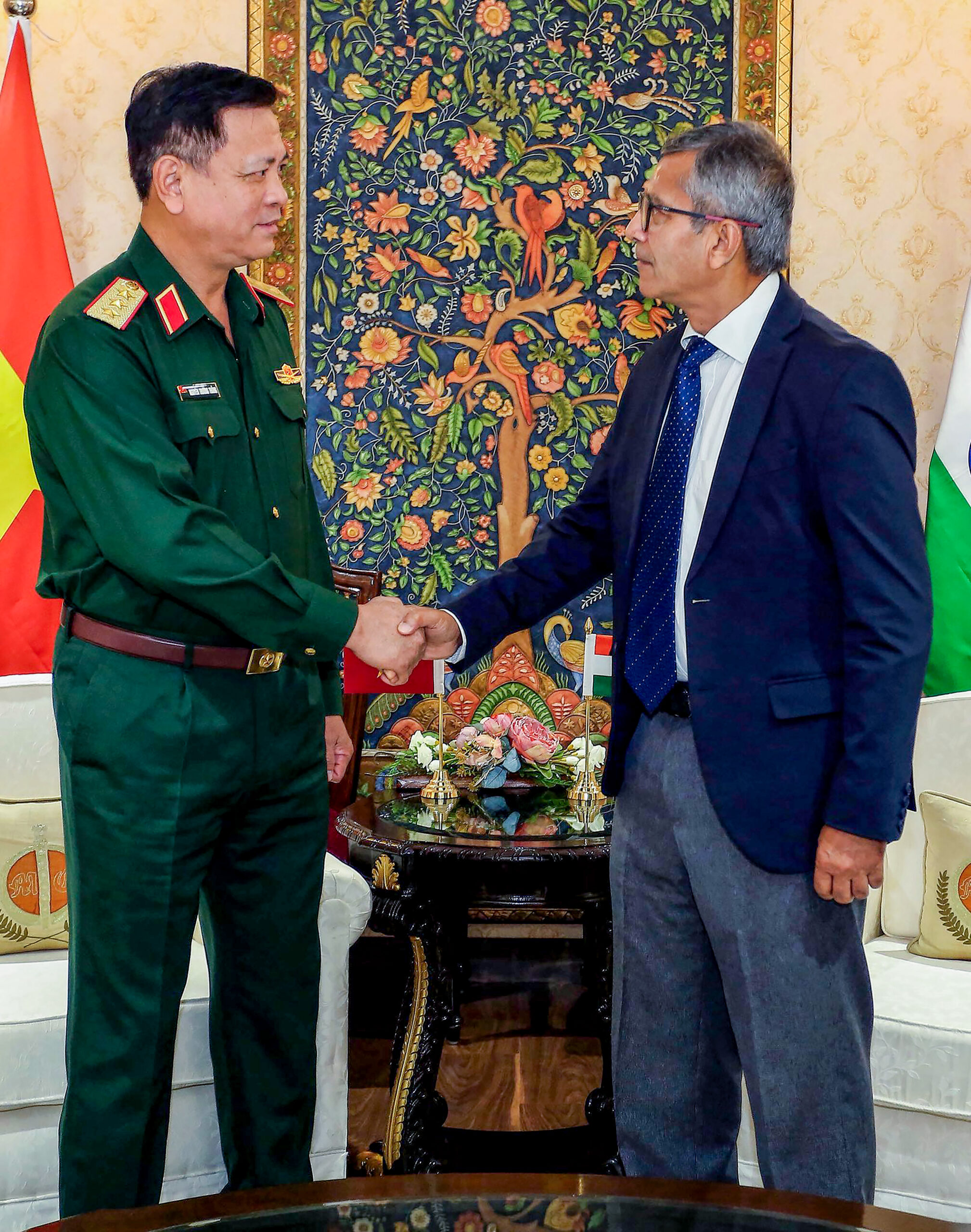 New Delhi: Rajesh Kumar Singh meets Vietnamese counterpart #Gallery New Delhi: Rajesh Kumar Singh meets Vietnamese counterpart #Gallery