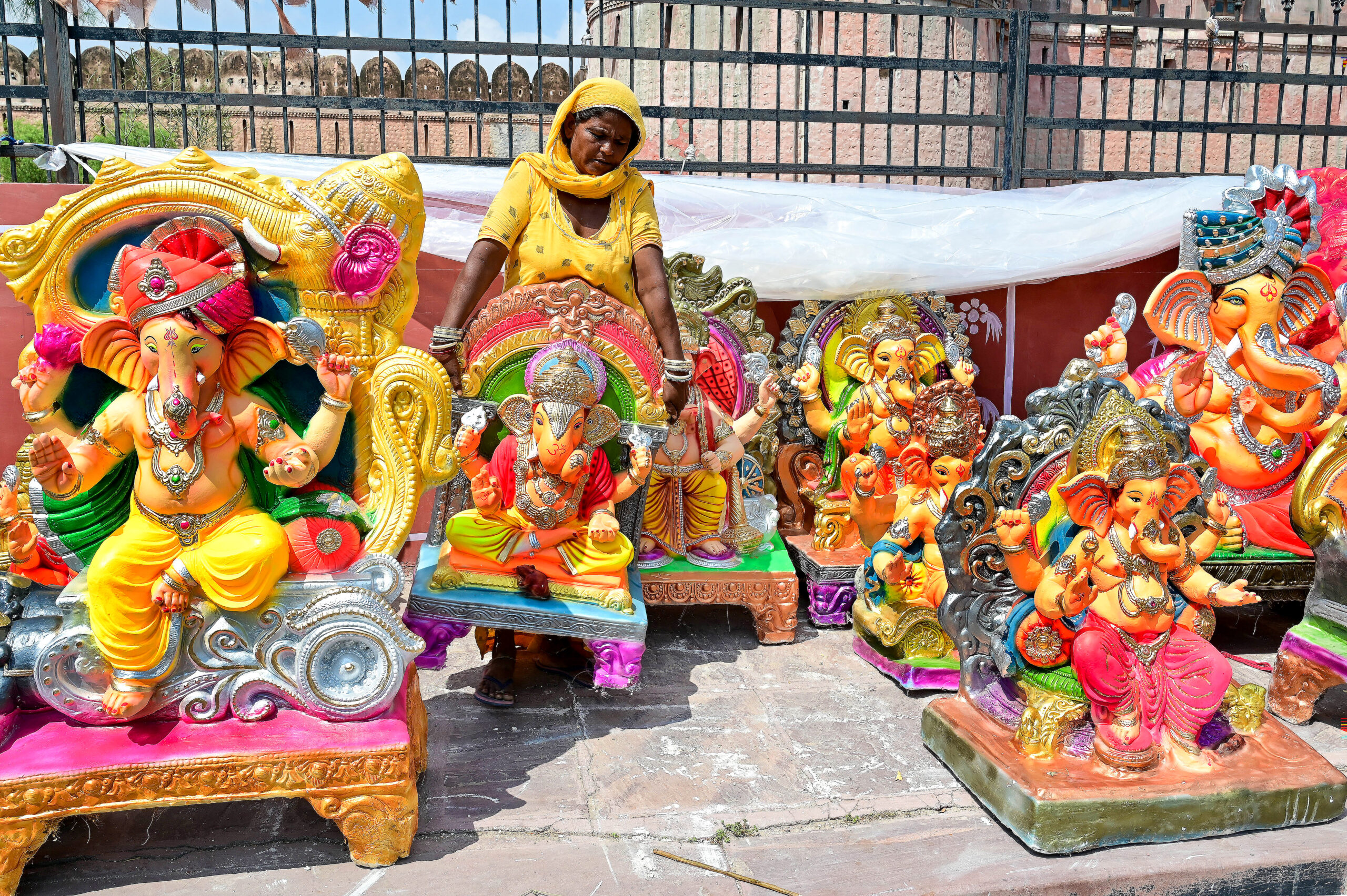 Bikaner: Ganesha Idols Sold Ahead of Ganesh Chaturthi #Gallery Bikaner: Ganesha Idols Sold Ahead of Ganesh Chaturthi #Gallery