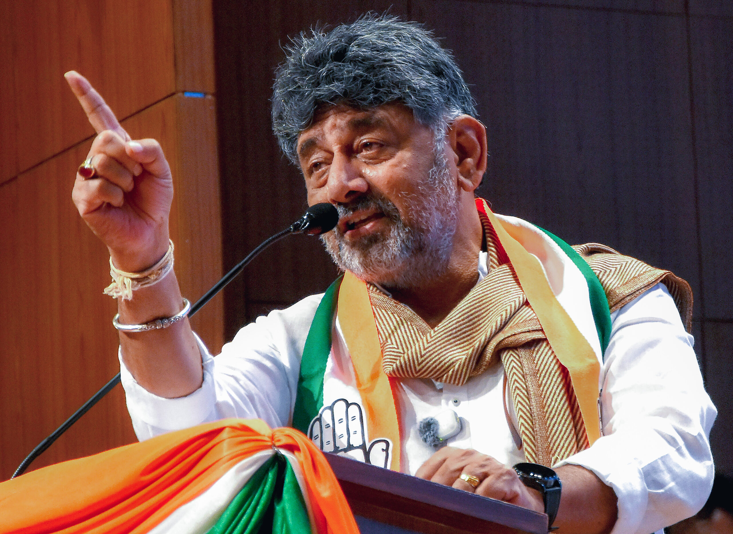 Bengaluru: DK Shivakumar addresses a Congress party joining programme #Gallery Bengaluru: DK Shivakumar addresses a Congress party joining programme #Gallery