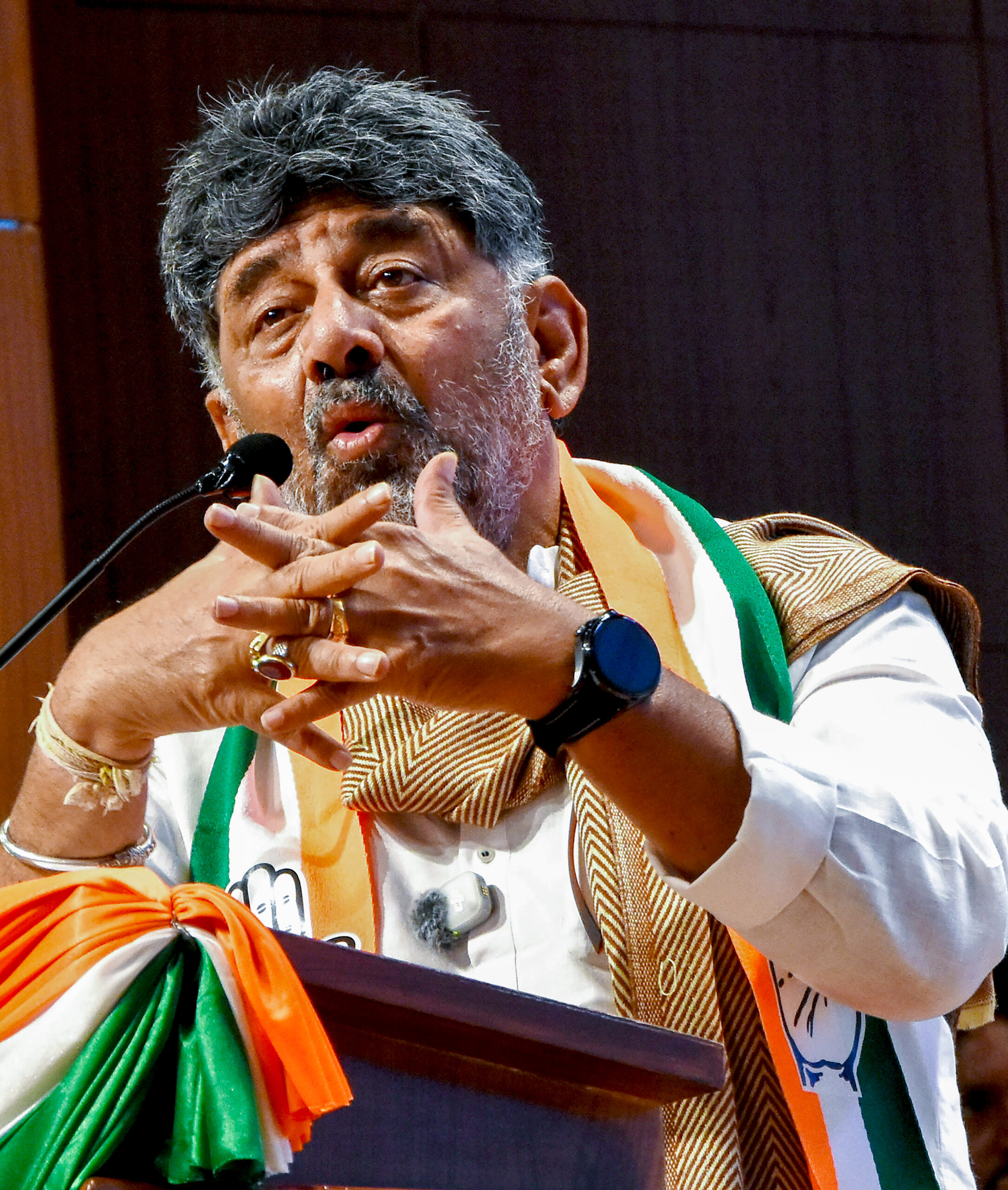 Bengaluru: DK Shivakumar addresses a Congress party joining programme #Gallery Bengaluru: DK Shivakumar addresses a Congress party joining programme #Gallery