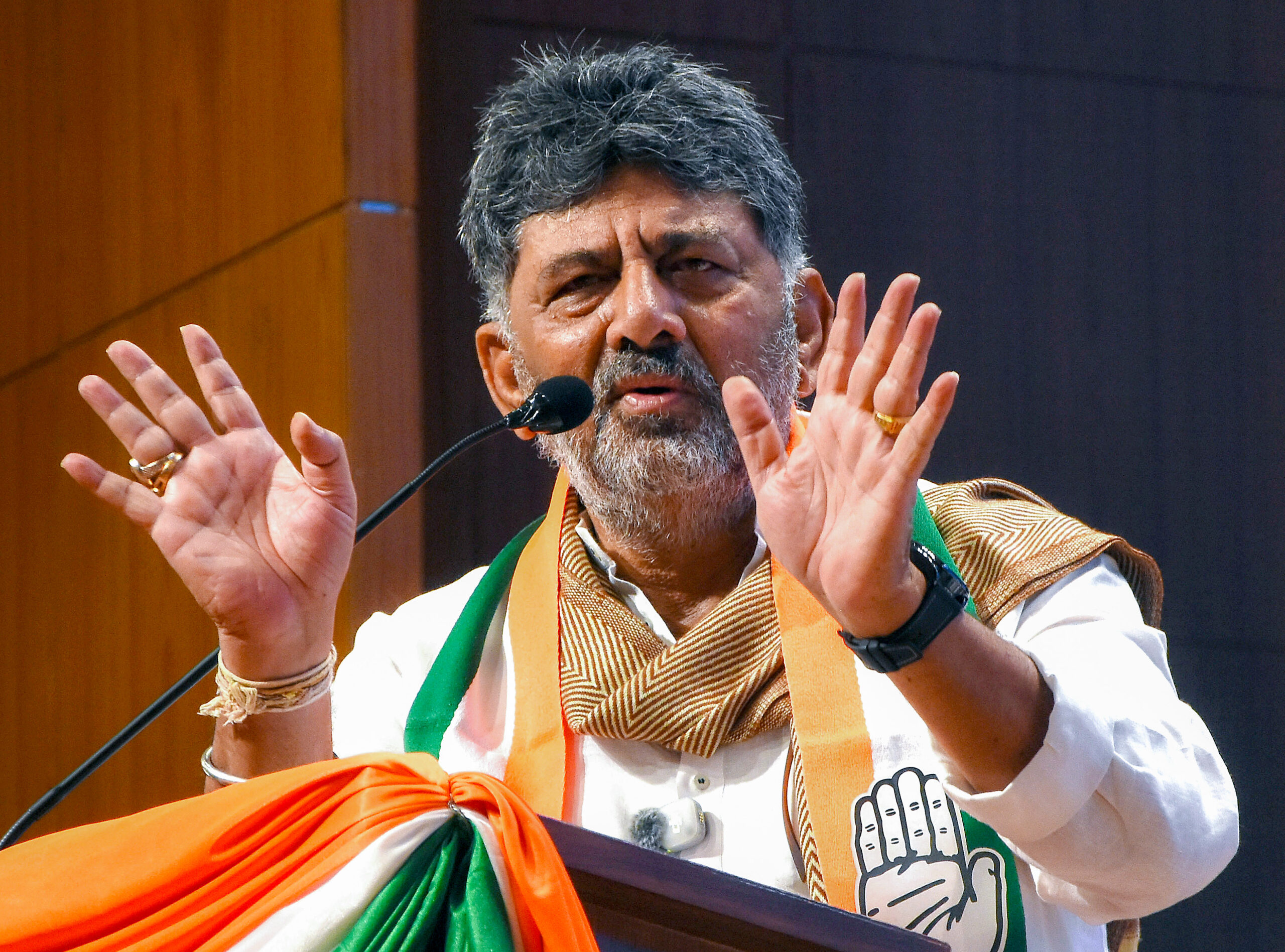 Bengaluru: DK Shivakumar addresses a Congress party joining programme #Gallery Bengaluru: DK Shivakumar addresses a Congress party joining programme #Gallery