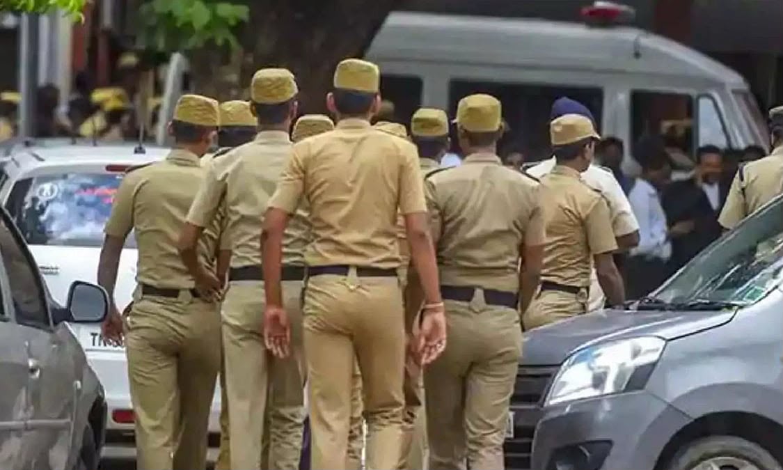 Chennai deploys 2000 cops, sets up 14 new check posts for Vinayaka Chaturthi Chennai deploys 2000 cops, sets up 14 new check posts for Vinayaka Chaturthi