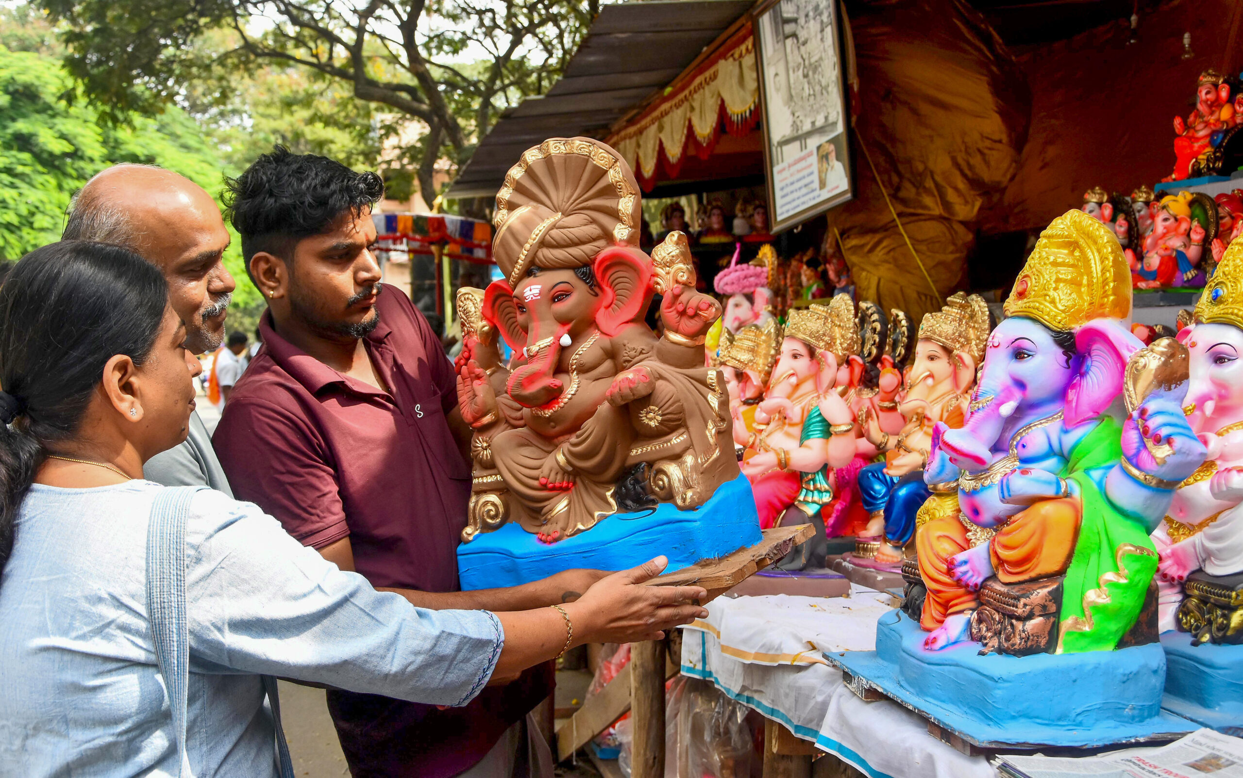 Bengaluru: Ganesha festival shopping underway #Gallery Bengaluru: Ganesha festival shopping underway #Gallery