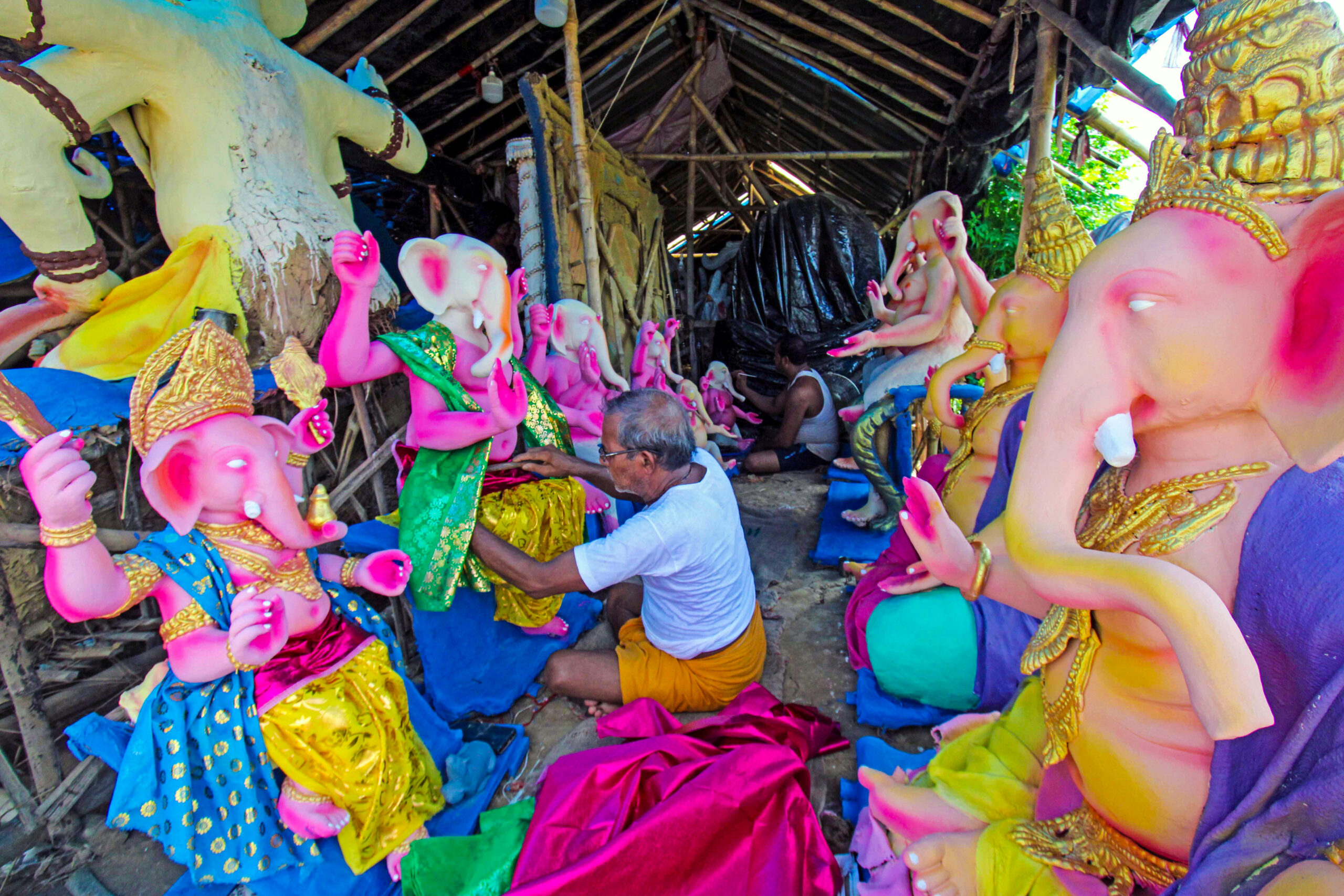 Birbhum: Artisan Gives Final Touches to Ganesha Idols #Gallery Birbhum: Artisan Gives Final Touches to Ganesha Idols #Gallery
