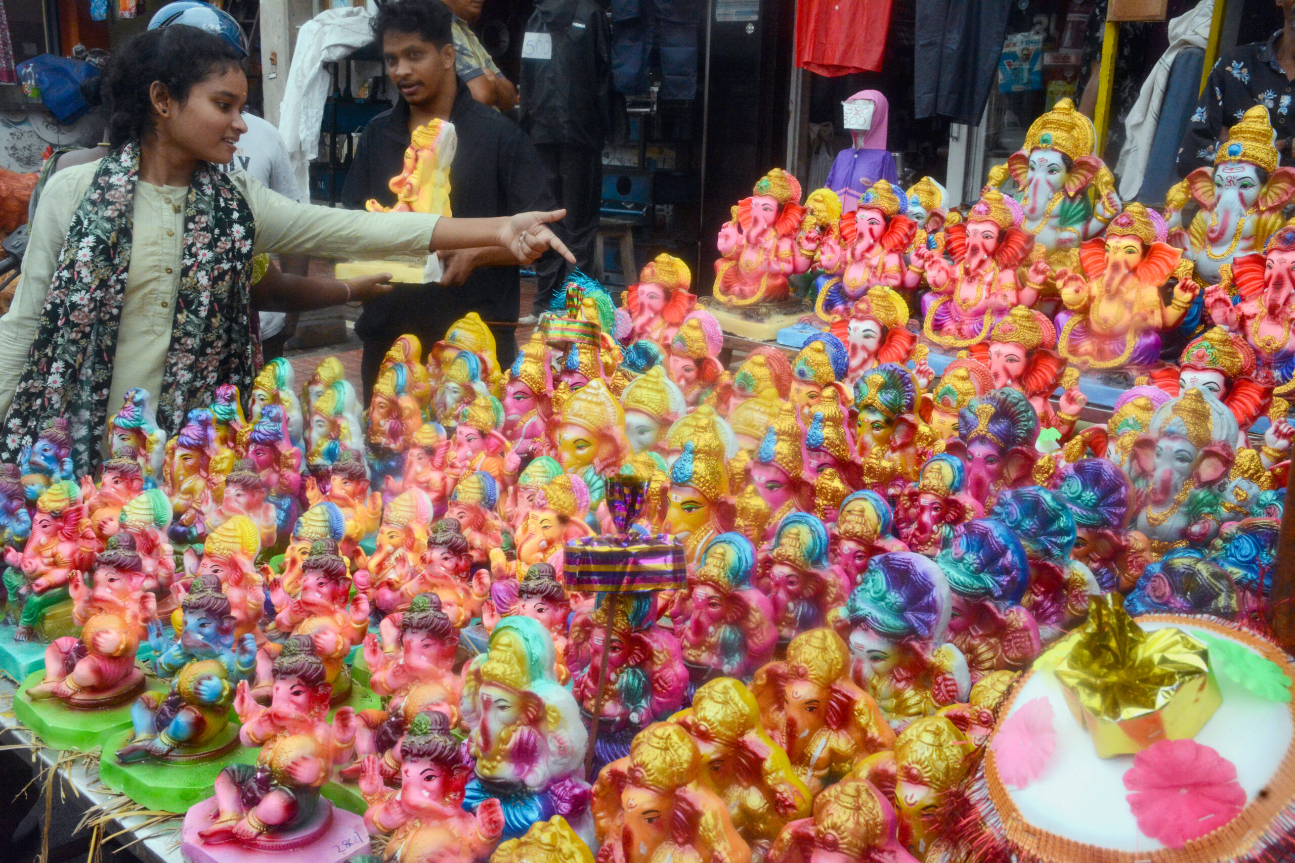 Visakhapatnam: Festival Shopping for Vinayaka Chavithi #Gallery Visakhapatnam: Festival Shopping for Vinayaka Chavithi #Gallery