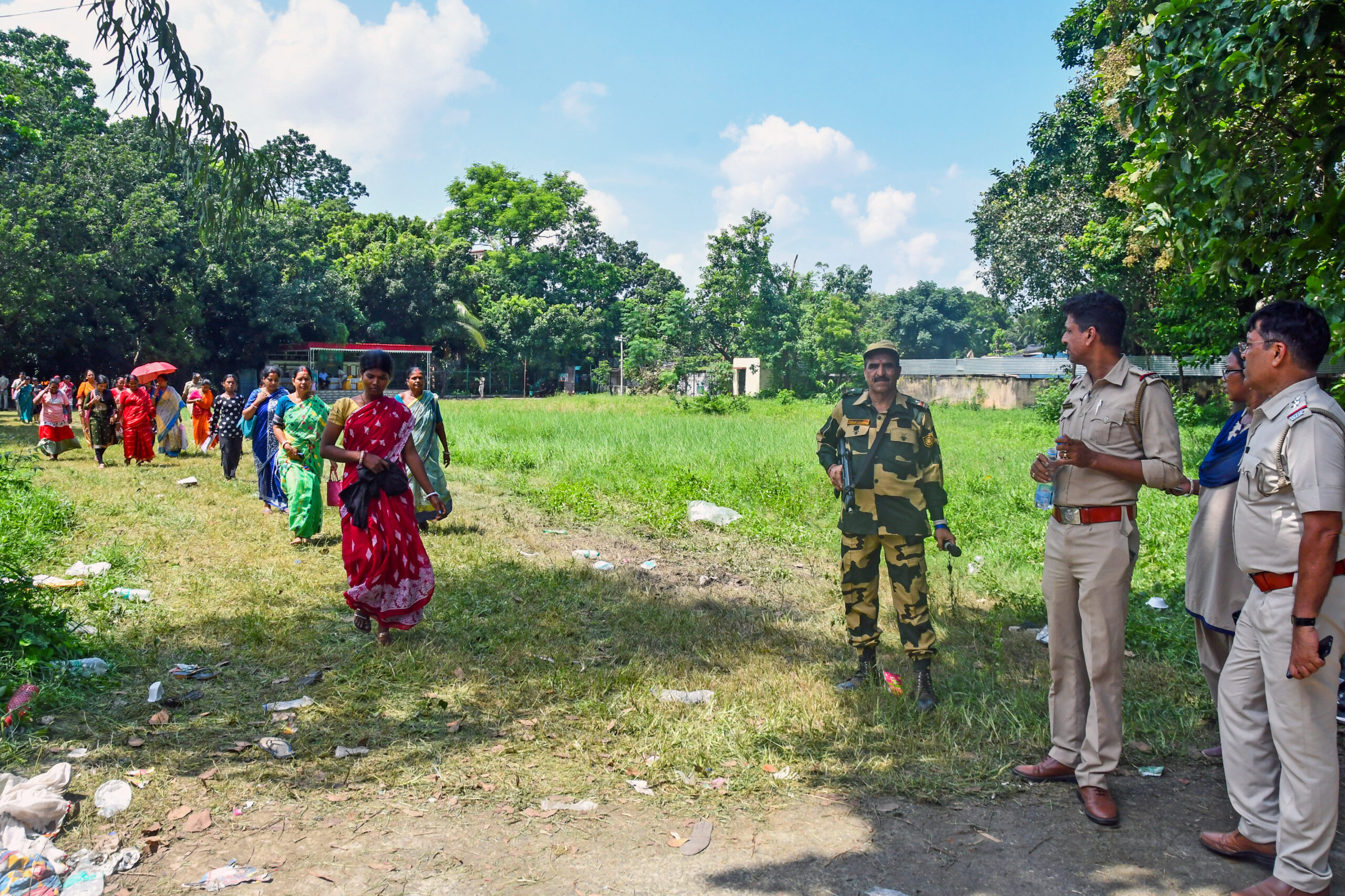 Purba Bardhaman: Audition Chaos for the reality show ‘Lakh Takar Lokkhi Labh’ #Gallery Purba Bardhaman: Audition Chaos for the reality show ‘Lakh Takar Lokkhi Labh’ #Gallery