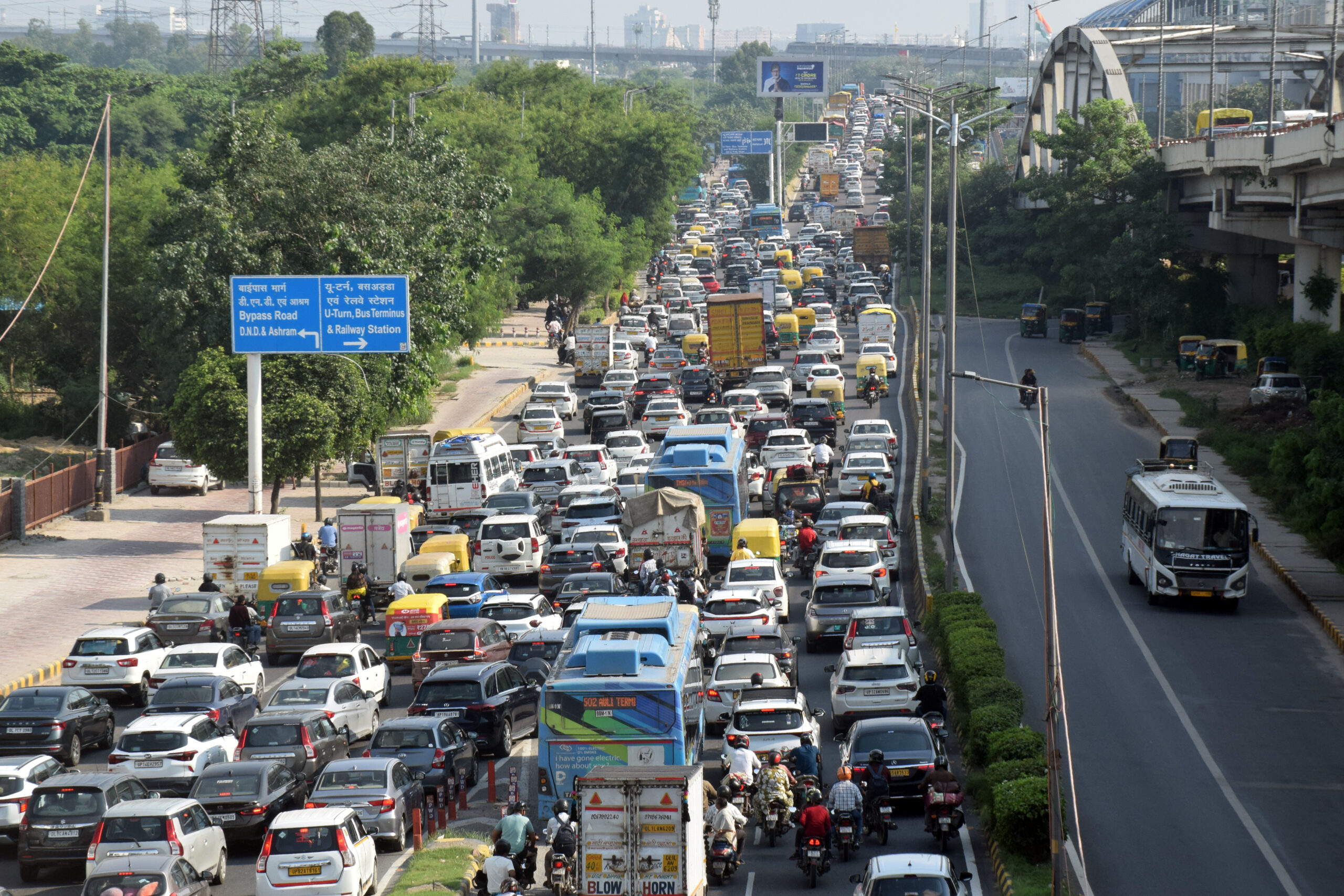 New Delhi: Heavy Traffic Jam Near Sarai Kale Khan #Gallery New Delhi: Heavy Traffic Jam Near Sarai Kale Khan #Gallery