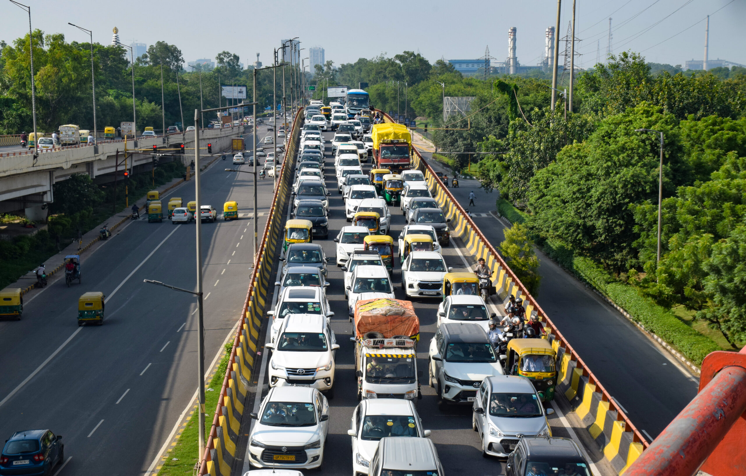 New Delhi: Heavy Traffic Jam Near Sarai Kale Khan #Gallery New Delhi: Heavy Traffic Jam Near Sarai Kale Khan #Gallery