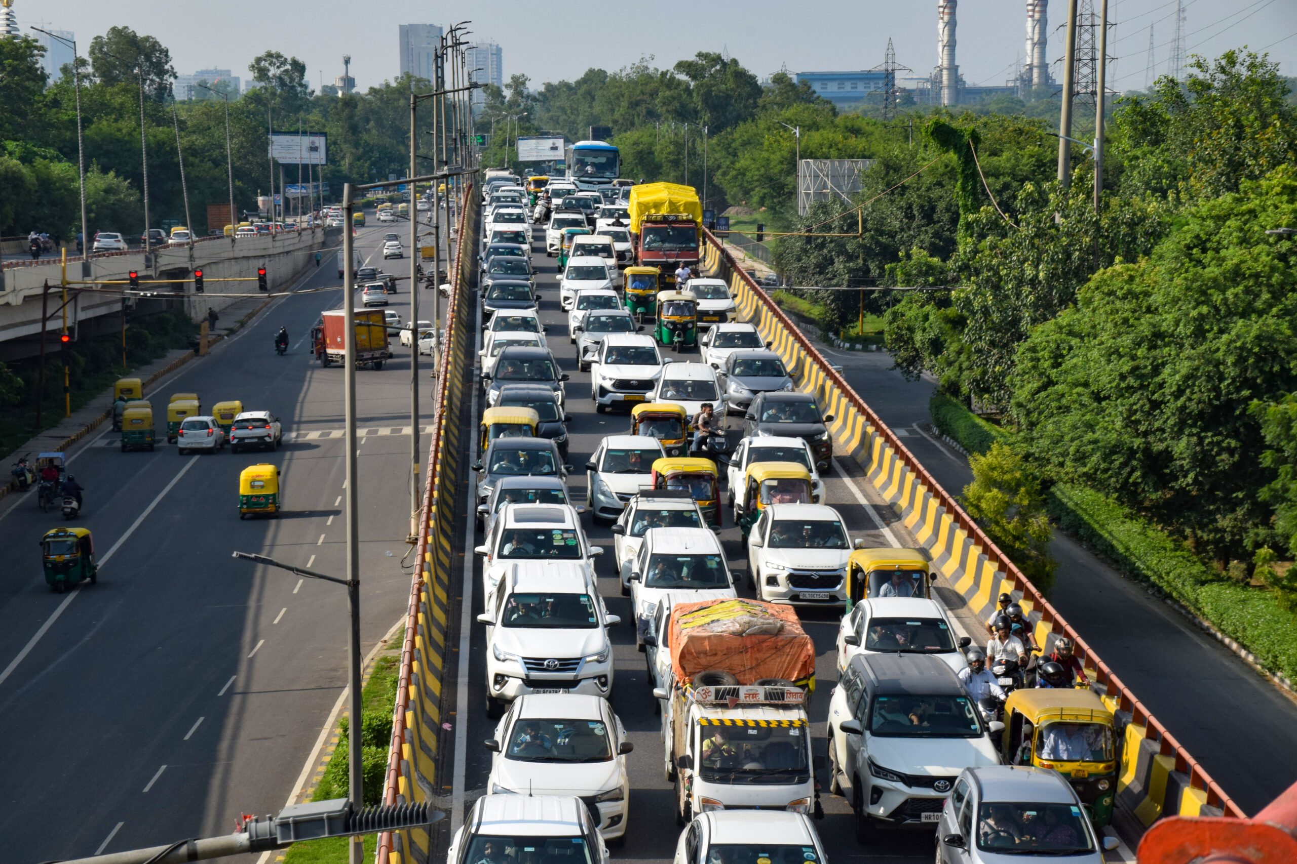 New Delhi: Heavy Traffic Jam Near Sarai Kale Khan #Gallery New Delhi: Heavy Traffic Jam Near Sarai Kale Khan #Gallery