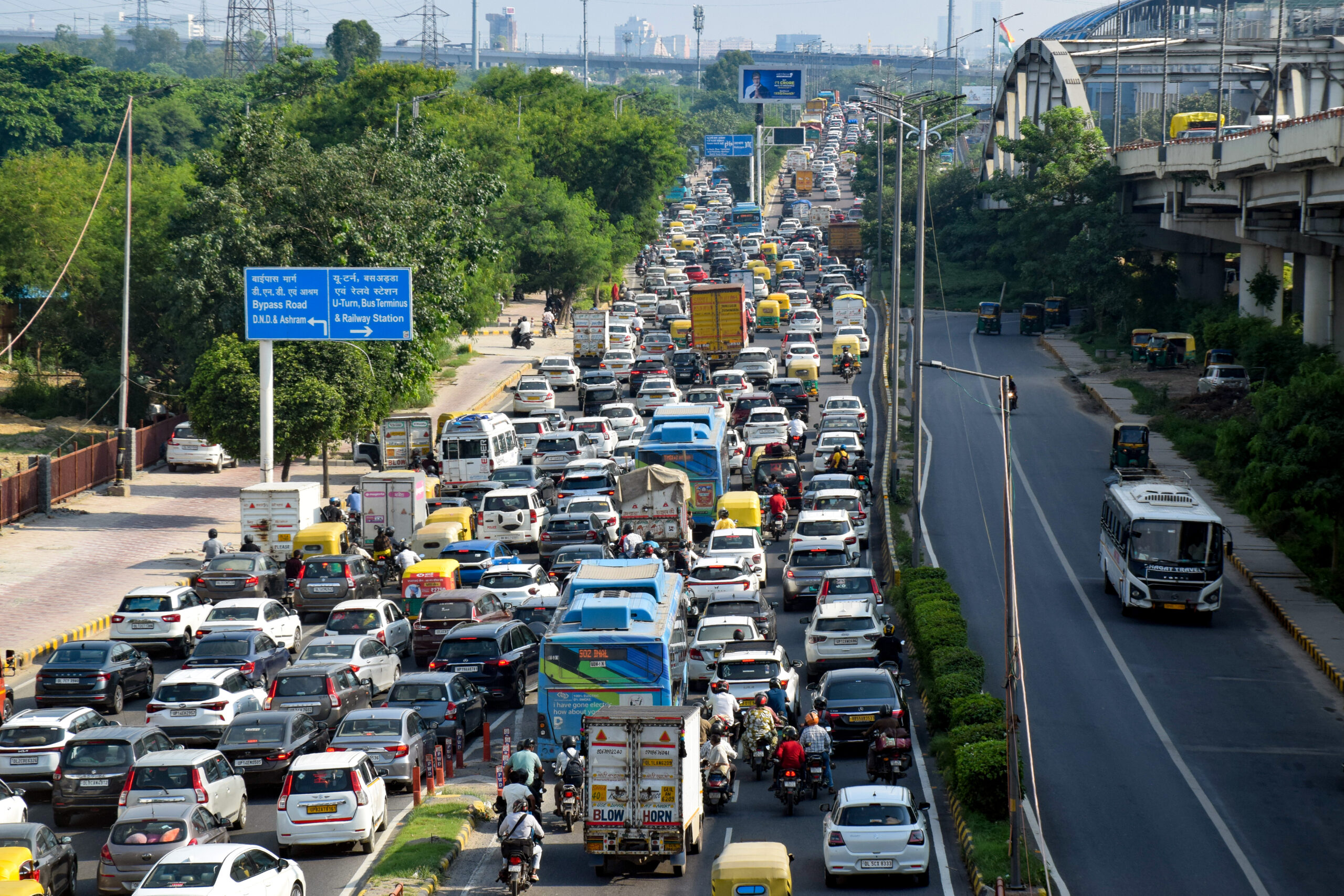 New Delhi: Heavy Traffic Jam Near Sarai Kale Khan #Gallery New Delhi: Heavy Traffic Jam Near Sarai Kale Khan #Gallery