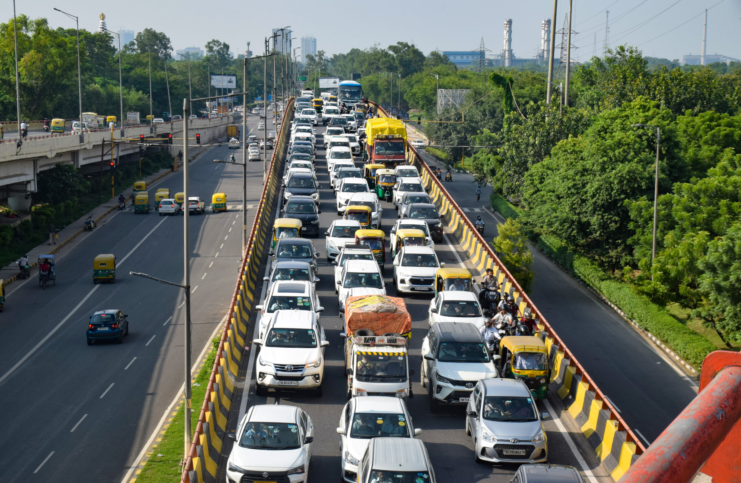 New Delhi: Heavy Traffic Jam Near Sarai Kale Khan #Gallery New Delhi: Heavy Traffic Jam Near Sarai Kale Khan #Gallery