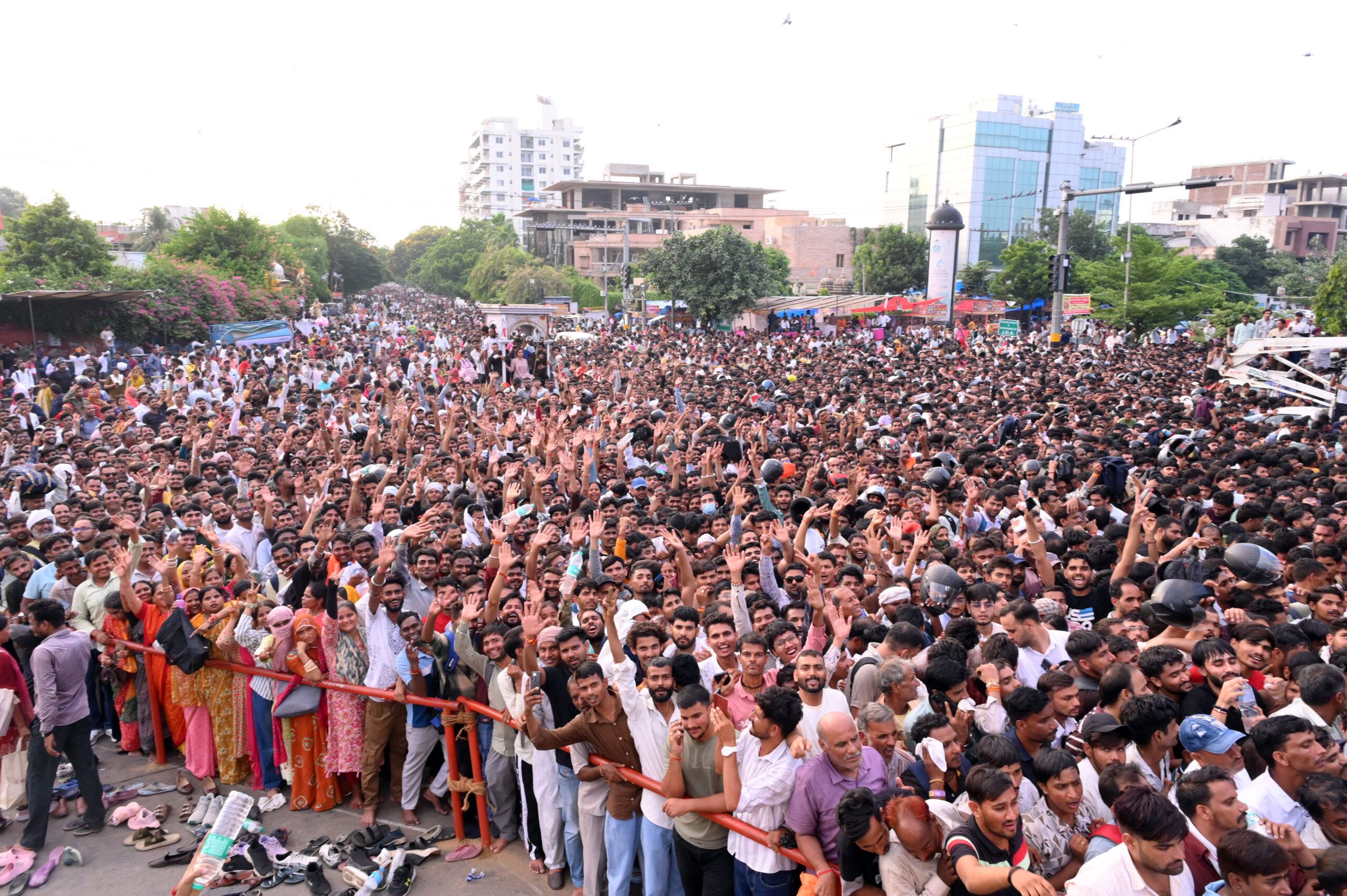 Jaipur: Devotees Gather at Moti Dungri Temple #Gallery Jaipur: Devotees Gather at Moti Dungri Temple #Gallery