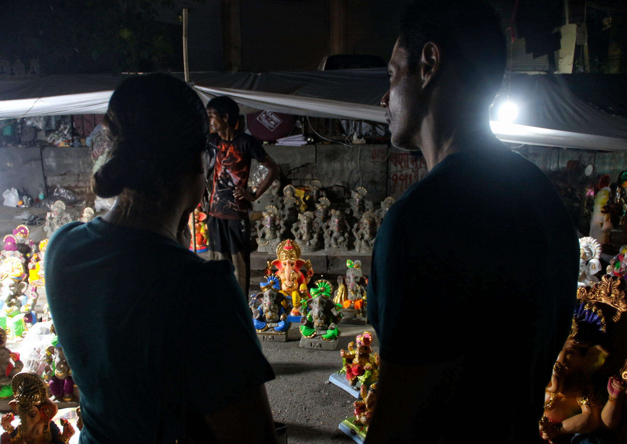 New Delhi: Devotees Flock to Jhandewalan for Ganesh Idols #Gallery New Delhi: Devotees Flock to Jhandewalan for Ganesh Idols #Gallery