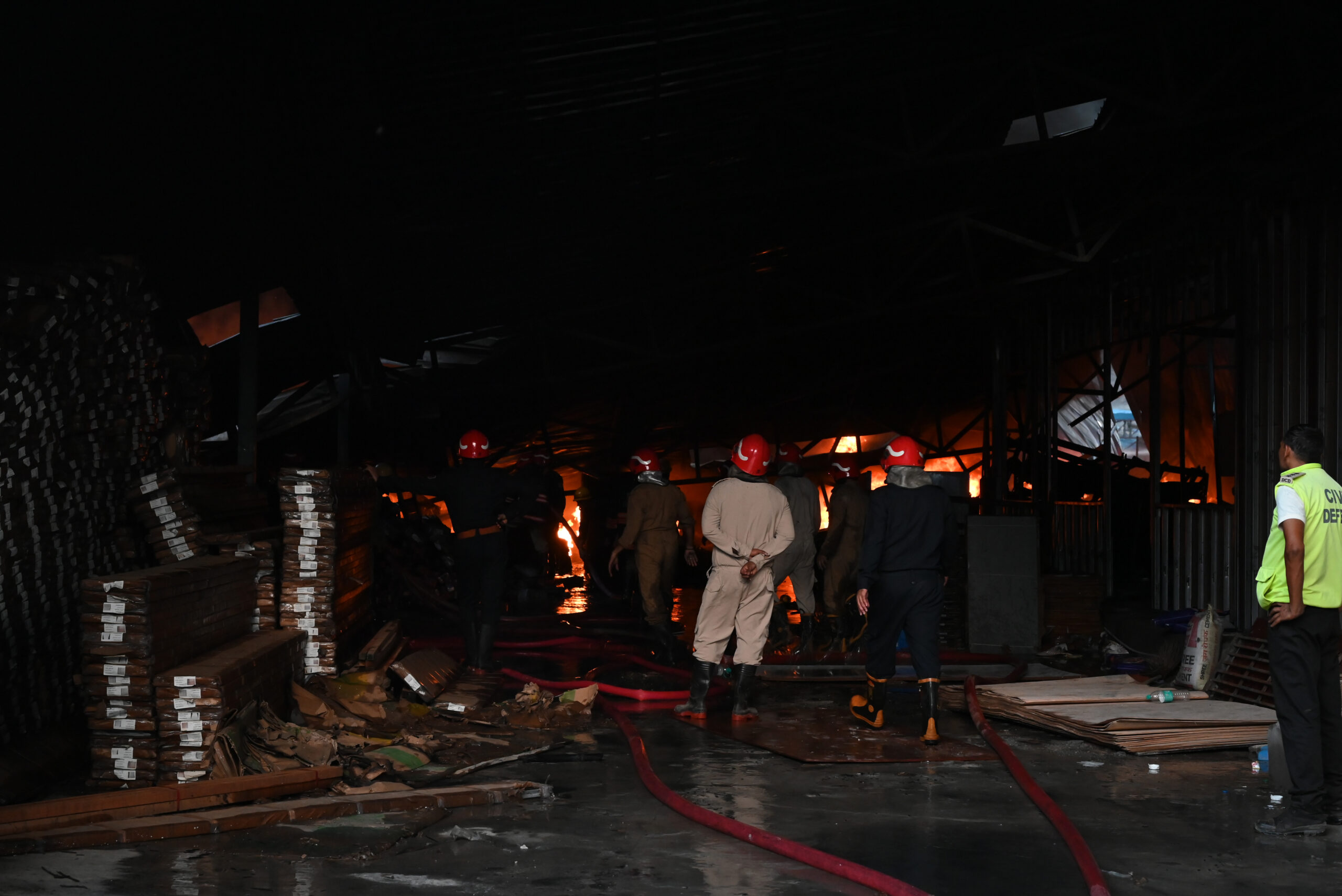 New Delhi: Massive Fire Breaks Out at Godown #Gallery New Delhi: Massive Fire Breaks Out at Godown #Gallery
