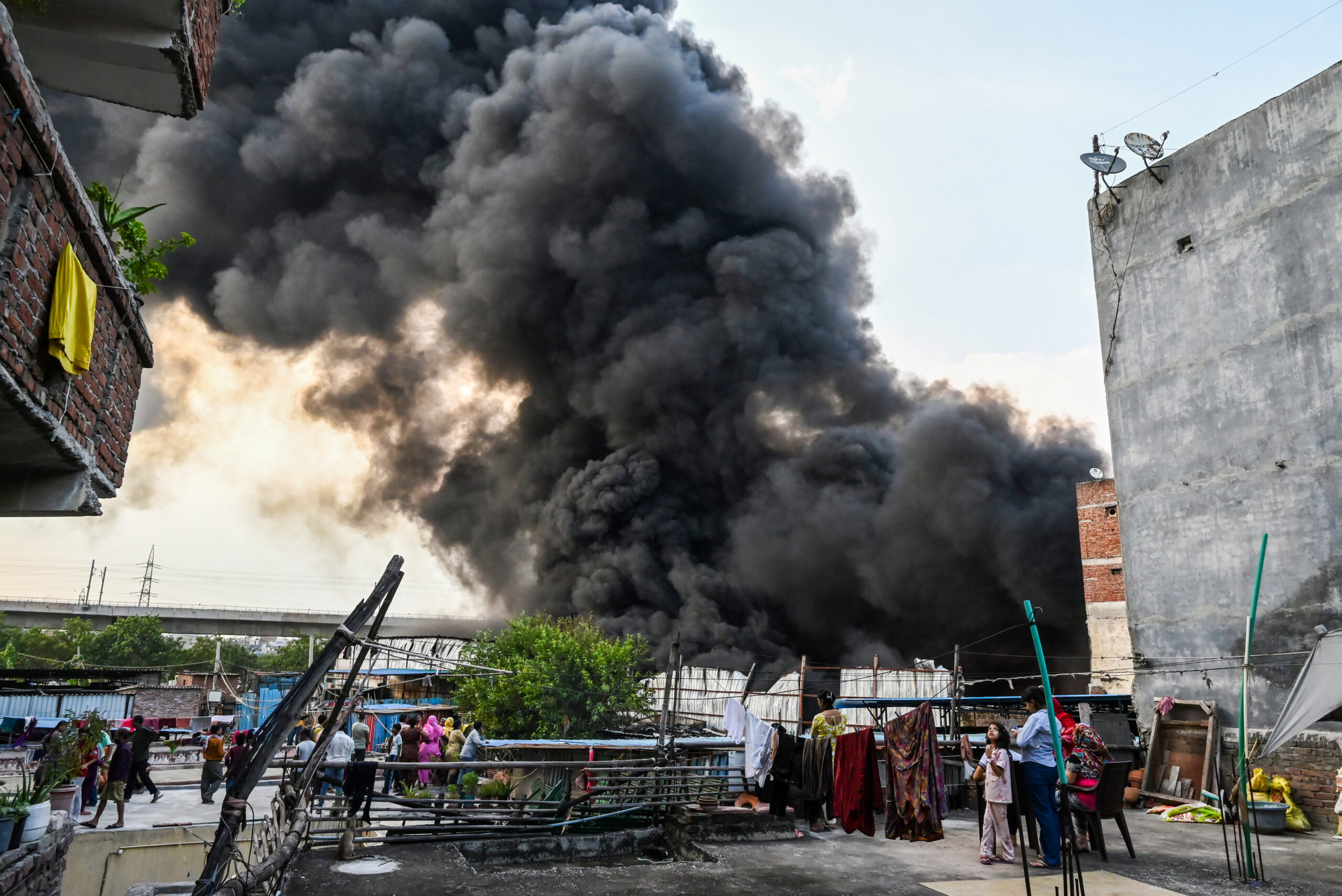 New Delhi: Massive Fire Breaks Out at Godown #Gallery New Delhi: Massive Fire Breaks Out at Godown #Gallery