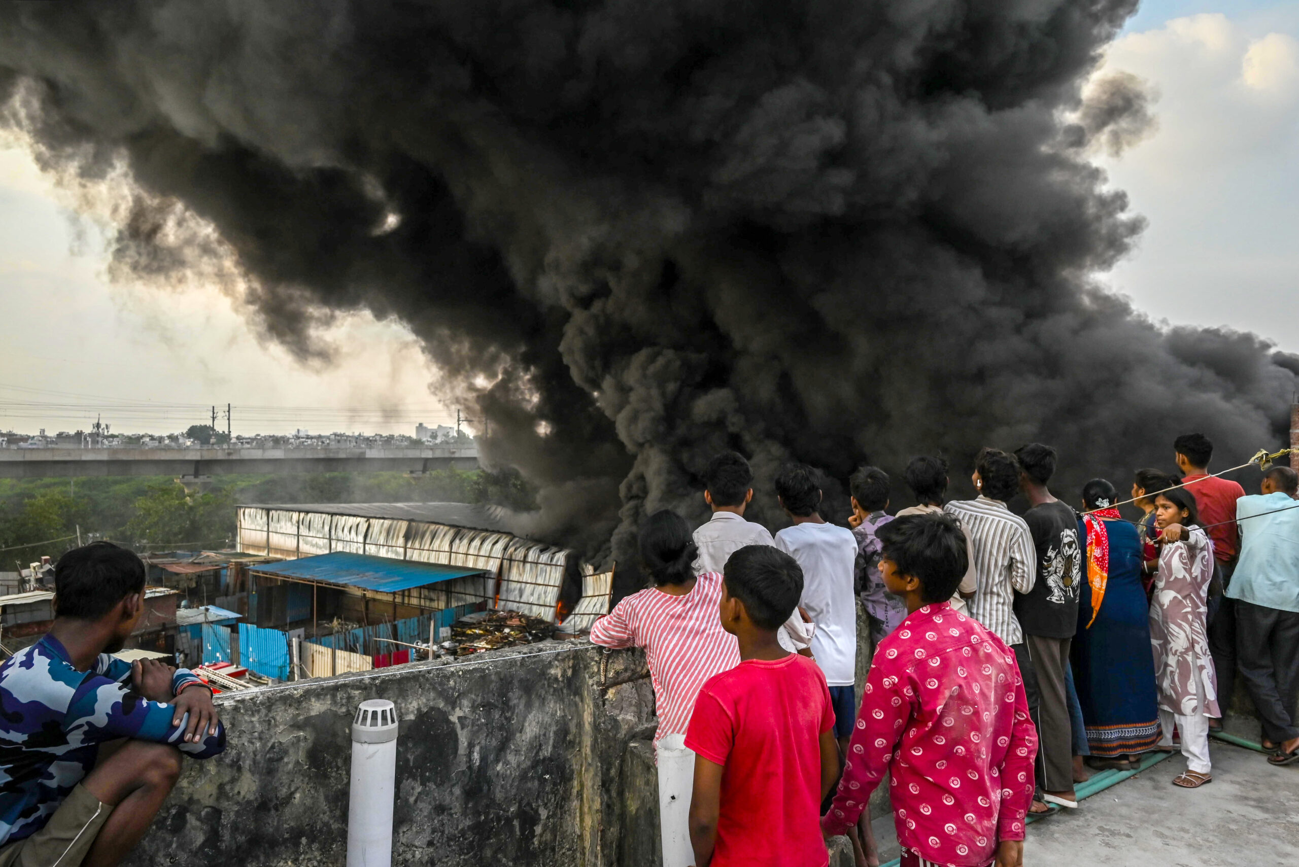 New Delhi: Massive Fire Breaks Out at Godown #Gallery New Delhi: Massive Fire Breaks Out at Godown #Gallery