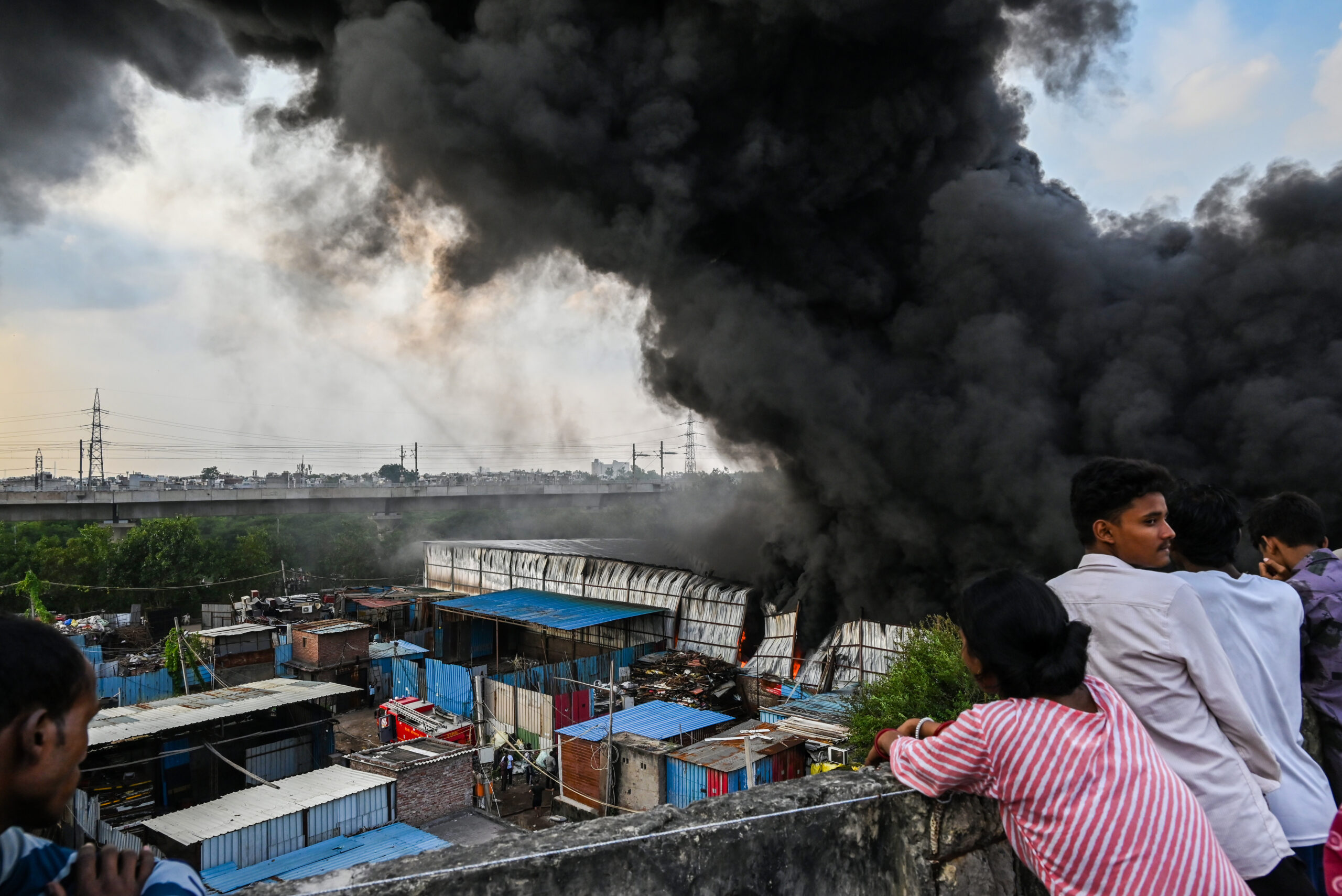 New Delhi: Massive Fire Breaks Out at Godown #Gallery New Delhi: Massive Fire Breaks Out at Godown #Gallery