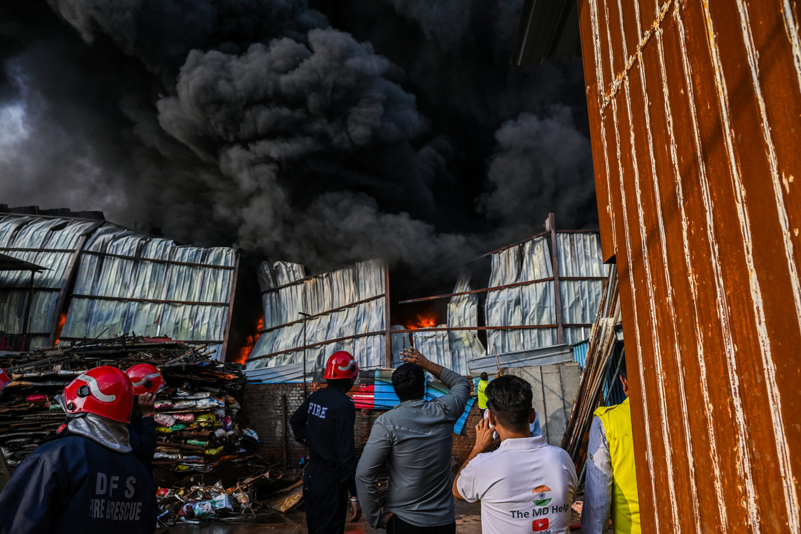 New Delhi: Massive Fire Breaks Out at Godown #Gallery New Delhi: Massive Fire Breaks Out at Godown #Gallery