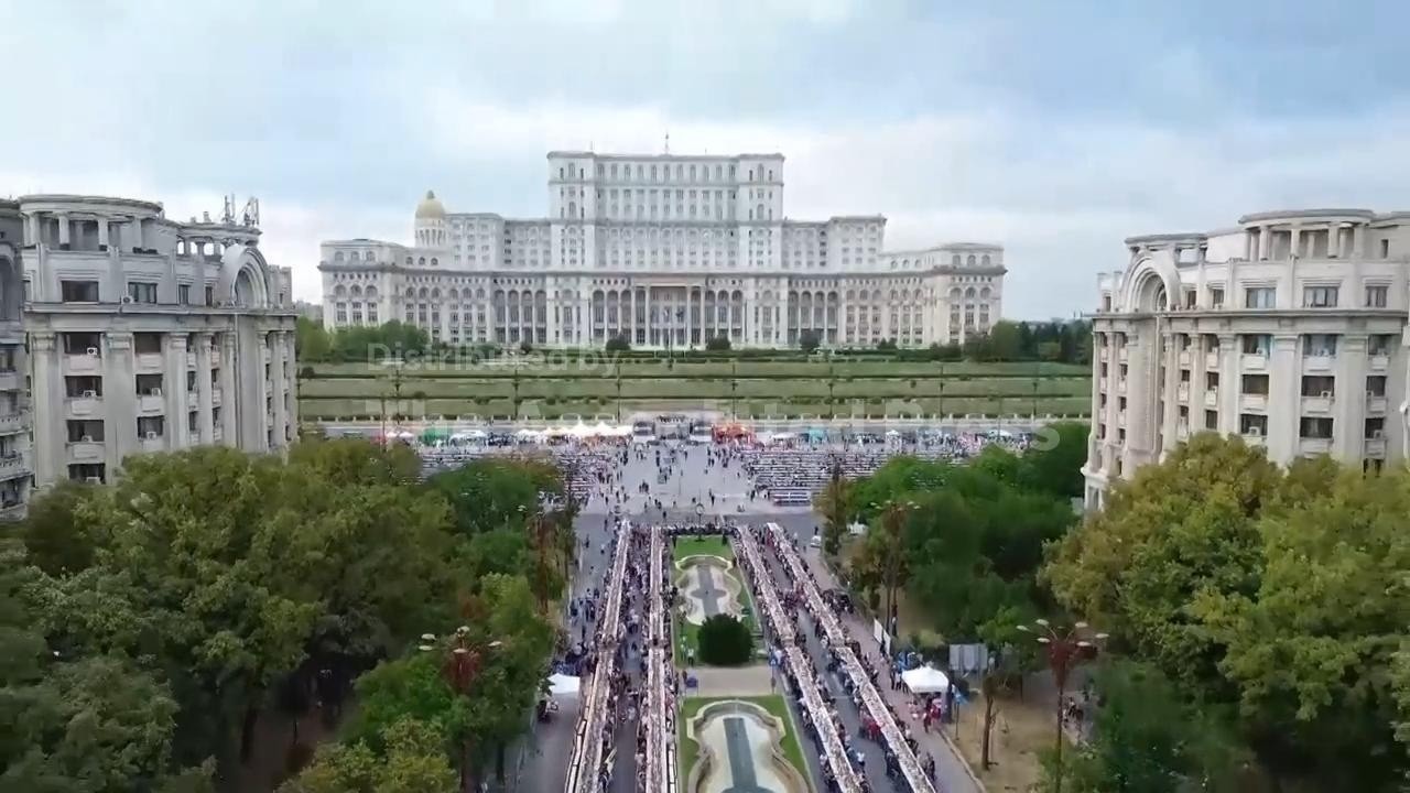 Romania sets Guinness record with miles-long table (Video)