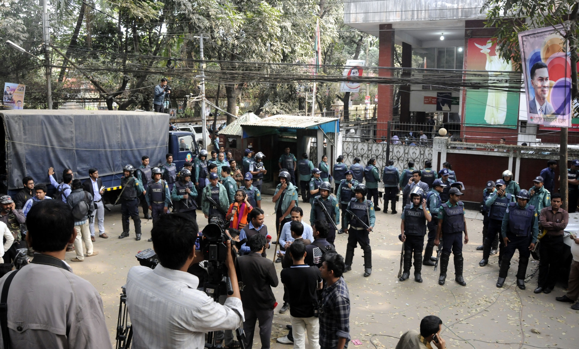Rights body condemns mass arrests of Awami League leaders by Bangladeshi police Rights body condemns mass arrests of Awami League leaders by Bangladeshi police