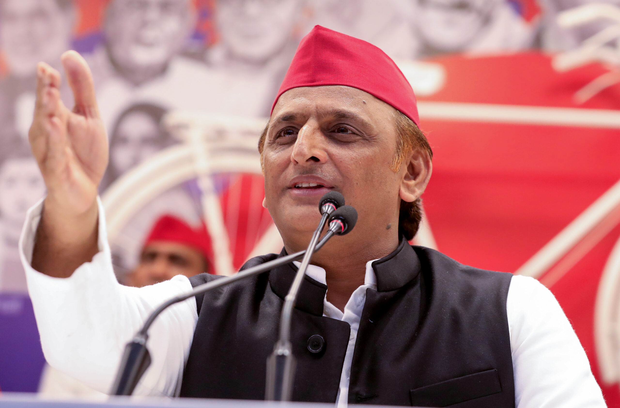 Akhilesh replaces Shivpal as Chairman of Lohia Trust, second to come under SP chief’s command Akhilesh replaces Shivpal as Chairman of Lohia Trust, second to come under SP chief’s command