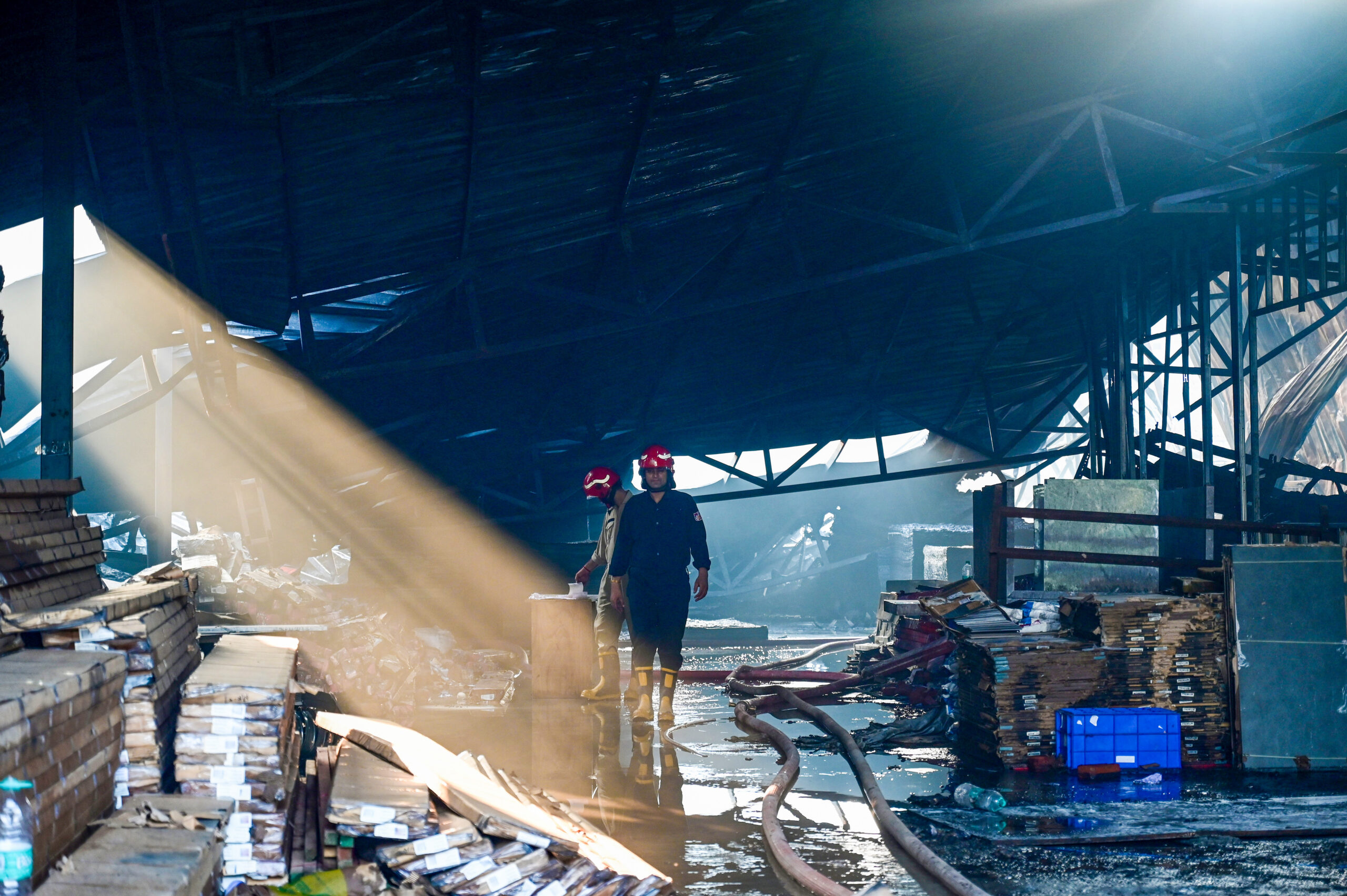 New Delhi: Firefighting operation continues at Dallupura warehouse #Gallery New Delhi: Firefighting operation continues at Dallupura warehouse #Gallery