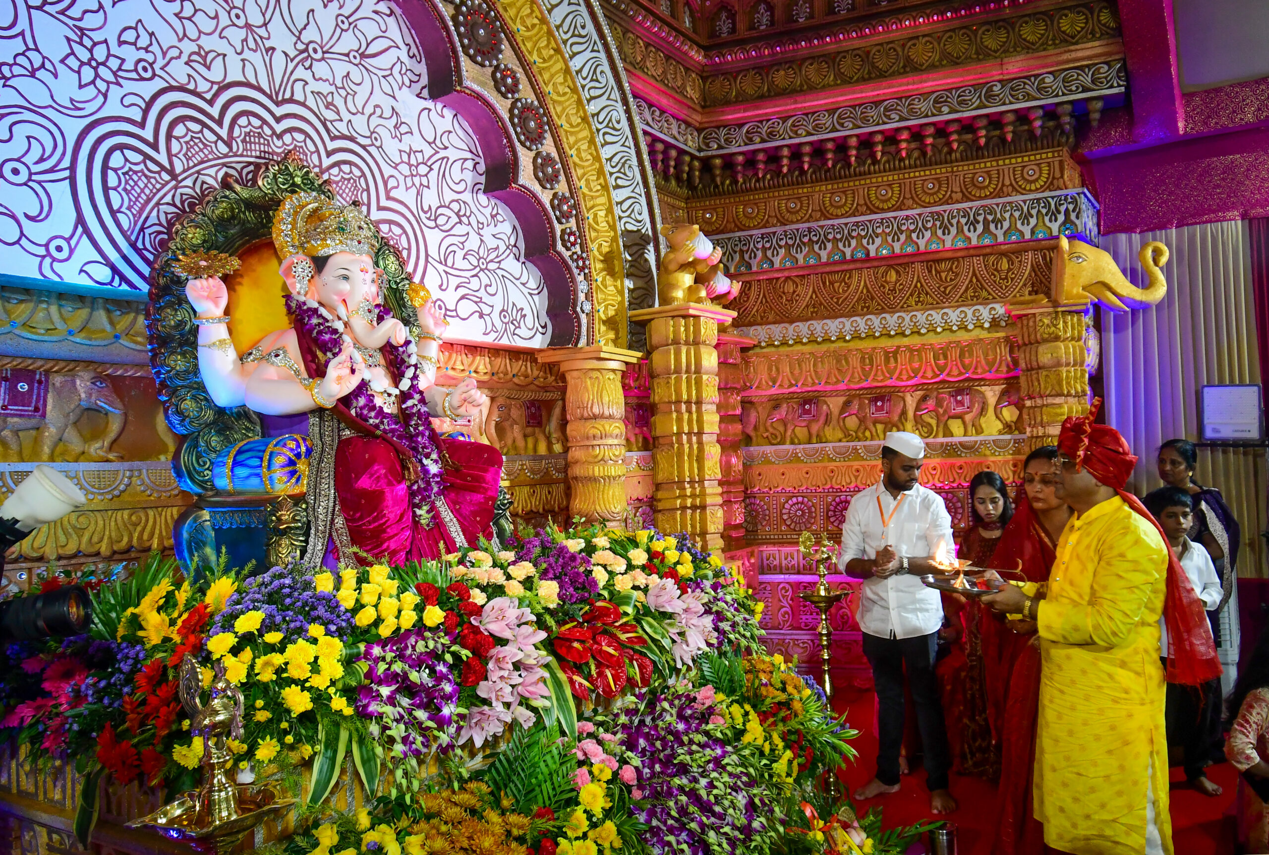 Patna: Devotees worship Lord Ganesha on Ganesh Chaturthi #Gallery Patna: Devotees worship Lord Ganesha on Ganesh Chaturthi #Gallery