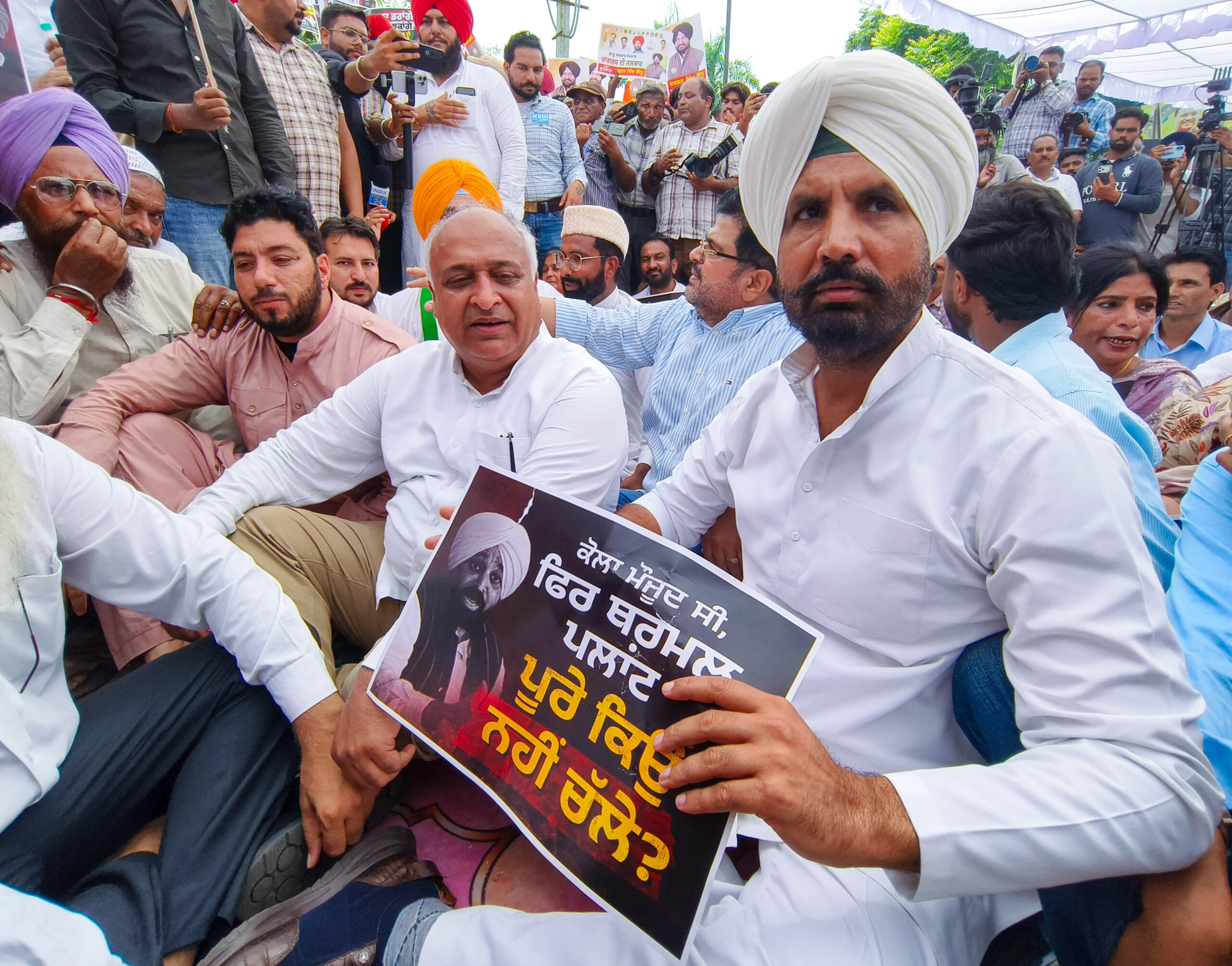 Patiala: Congress protests against Punjab govt over power cuts #Gallery Patiala: Congress protests against Punjab govt over power cuts #Gallery