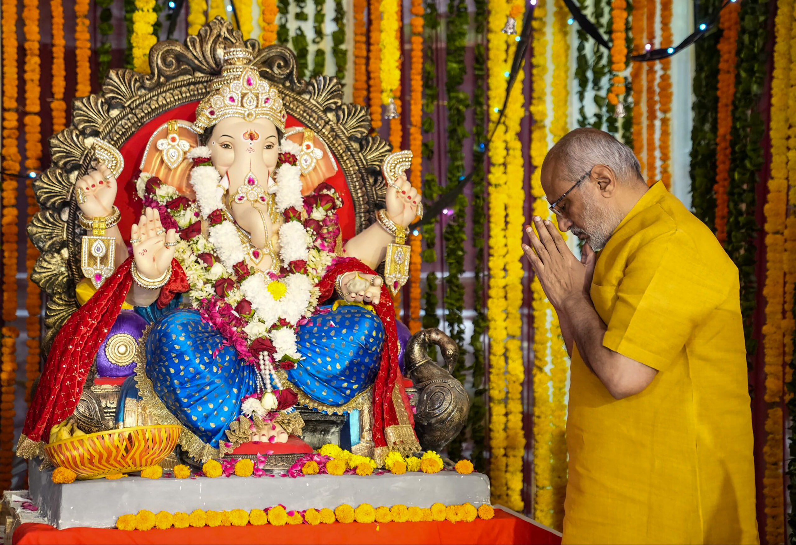 New Delhi: VP C.P. Radhakrishnan offers prayers on Ganesh Chaturthi #Gallery New Delhi: VP C.P. Radhakrishnan offers prayers on Ganesh Chaturthi #Gallery