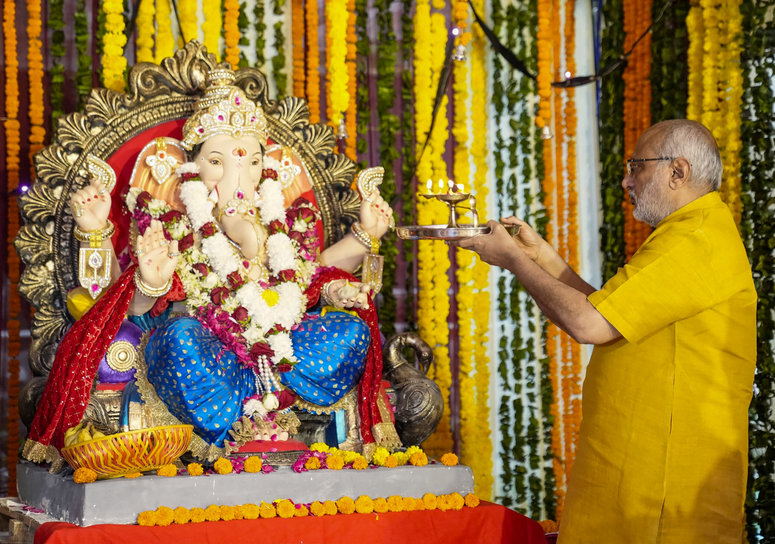 New Delhi: VP C.P. Radhakrishnan offers prayers on Ganesh Chaturthi #Gallery New Delhi: VP C.P. Radhakrishnan offers prayers on Ganesh Chaturthi #Gallery