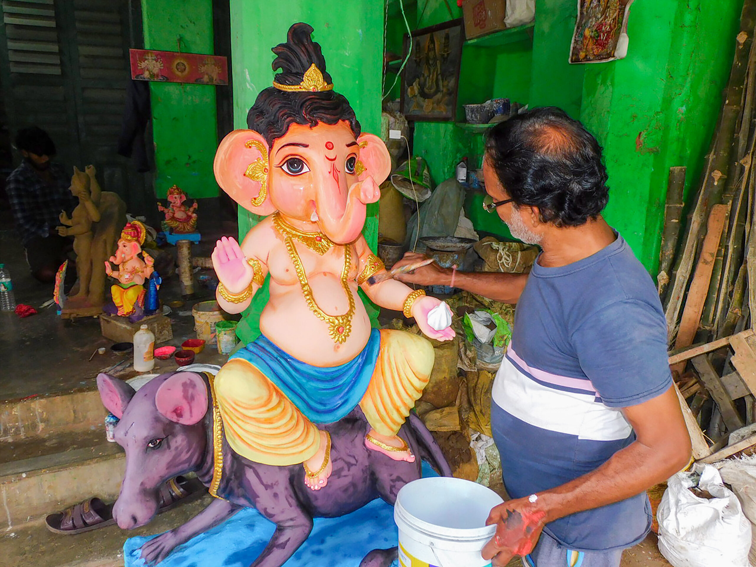Bankura: Ganesh idol preparations ahead of puja #Gallery Bankura: Ganesh idol preparations ahead of puja #Gallery