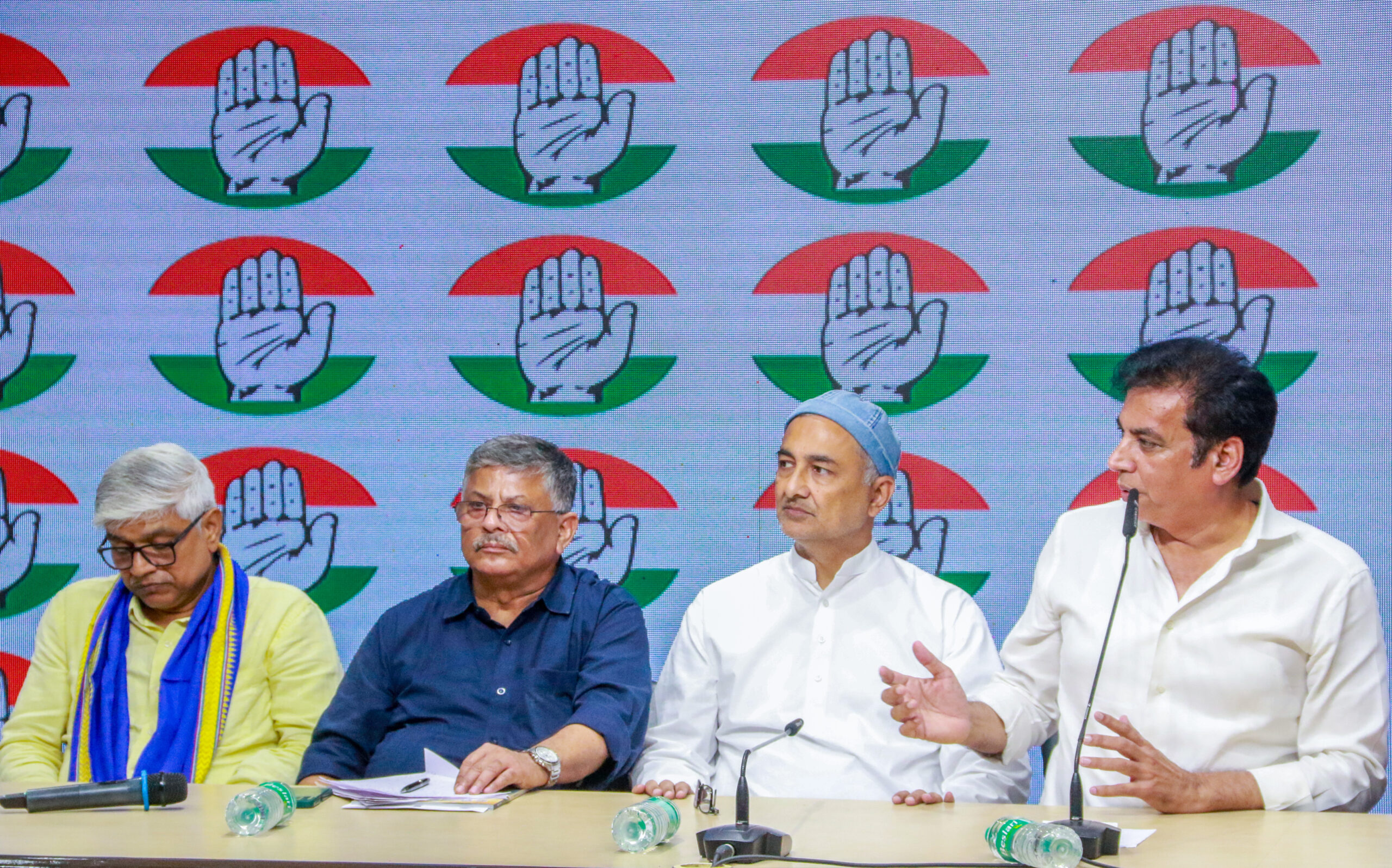 Former DUTA chief Aditya Narayan Mishra joins Congress Former DUTA chief Aditya Narayan Mishra joins Congress