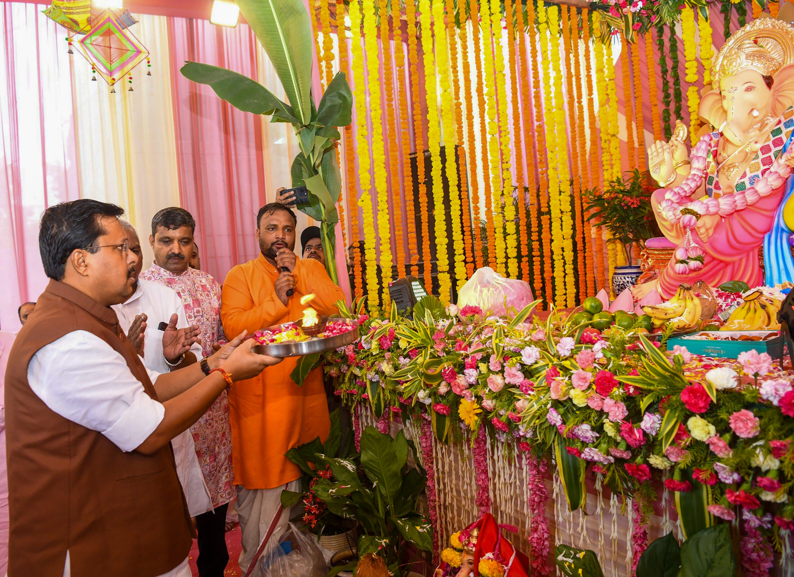 New Delhi: Nitin Nabin performs Ganesh puja #Gallery New Delhi: Nitin Nabin performs Ganesh puja #Gallery