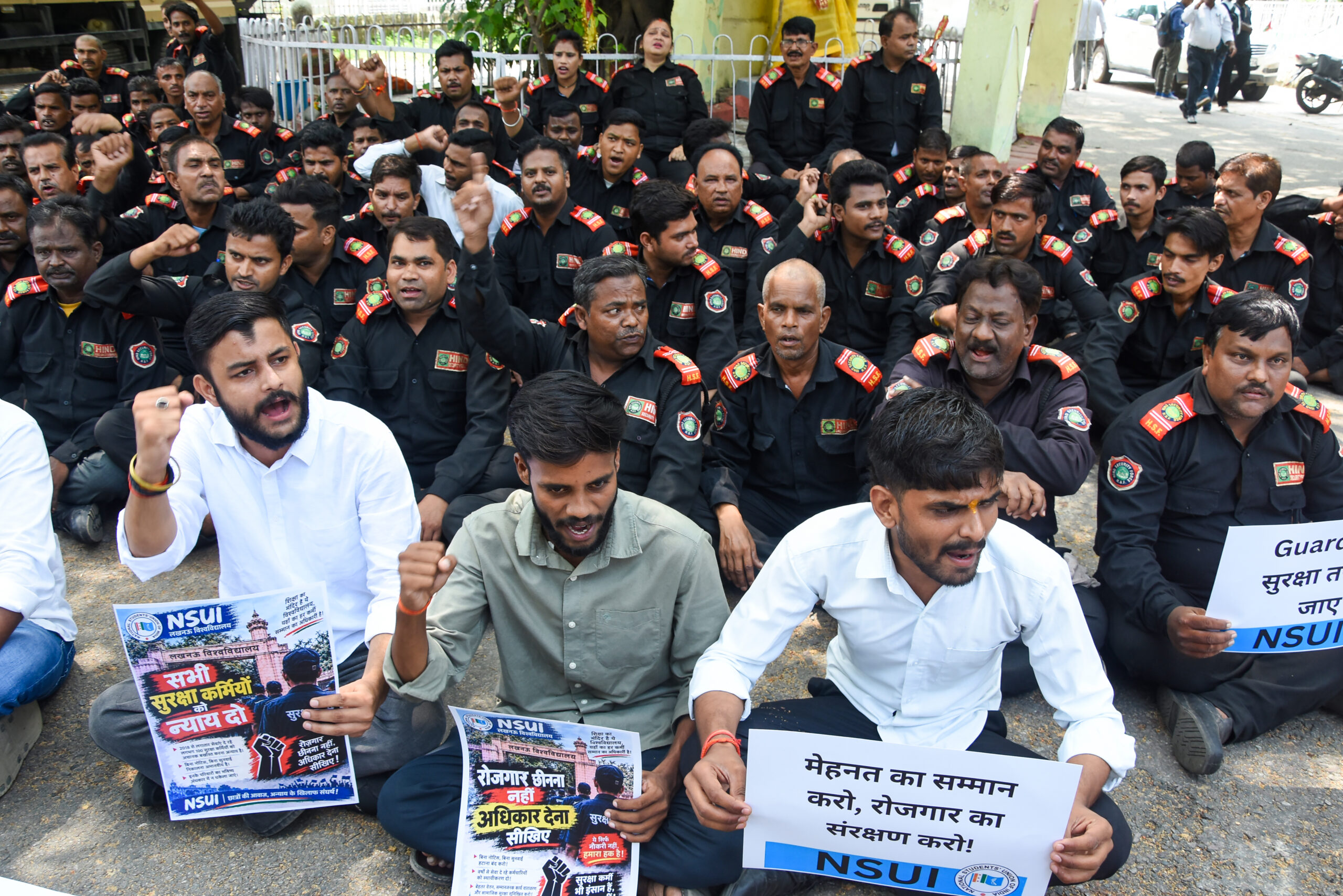 Lucknow: NSUI activists protest #Gallery Lucknow: NSUI activists protest #Gallery