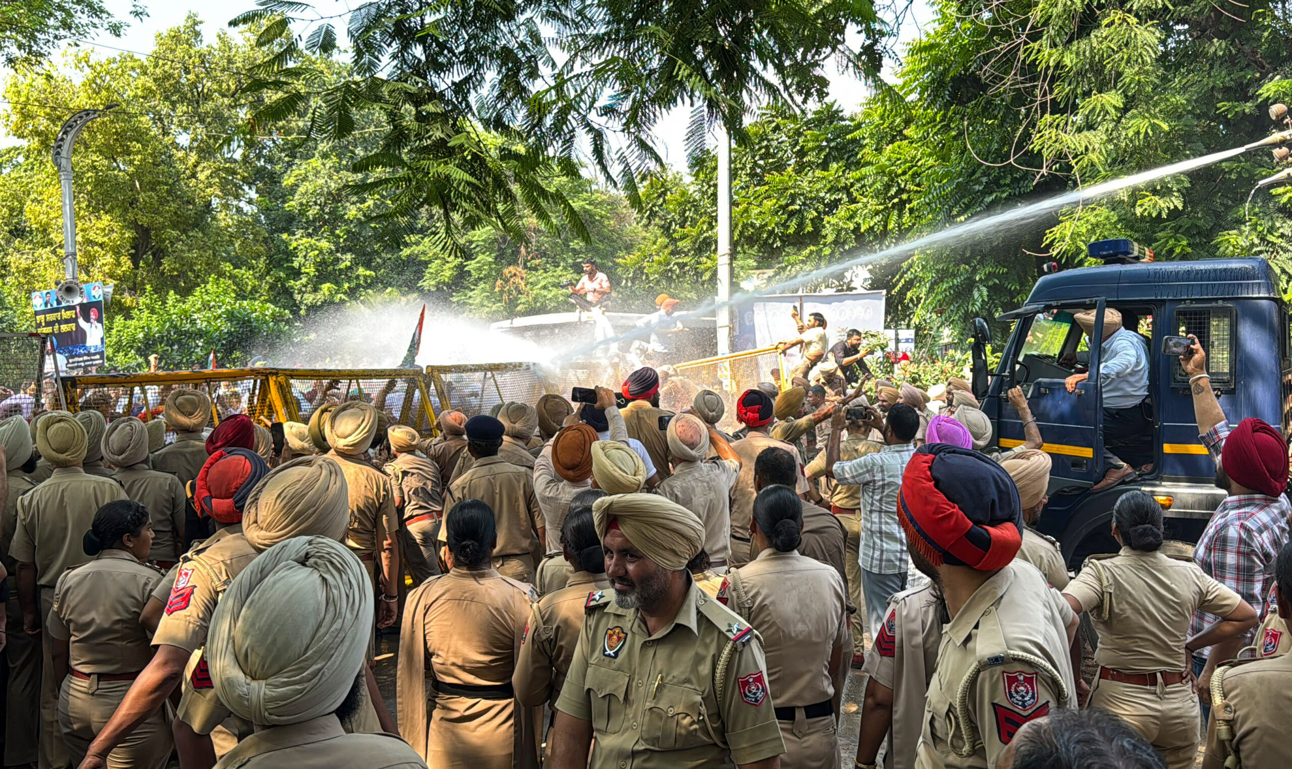 Patiala: Congress workers protest over power cuts #Gallery Patiala: Congress workers protest over power cuts #Gallery