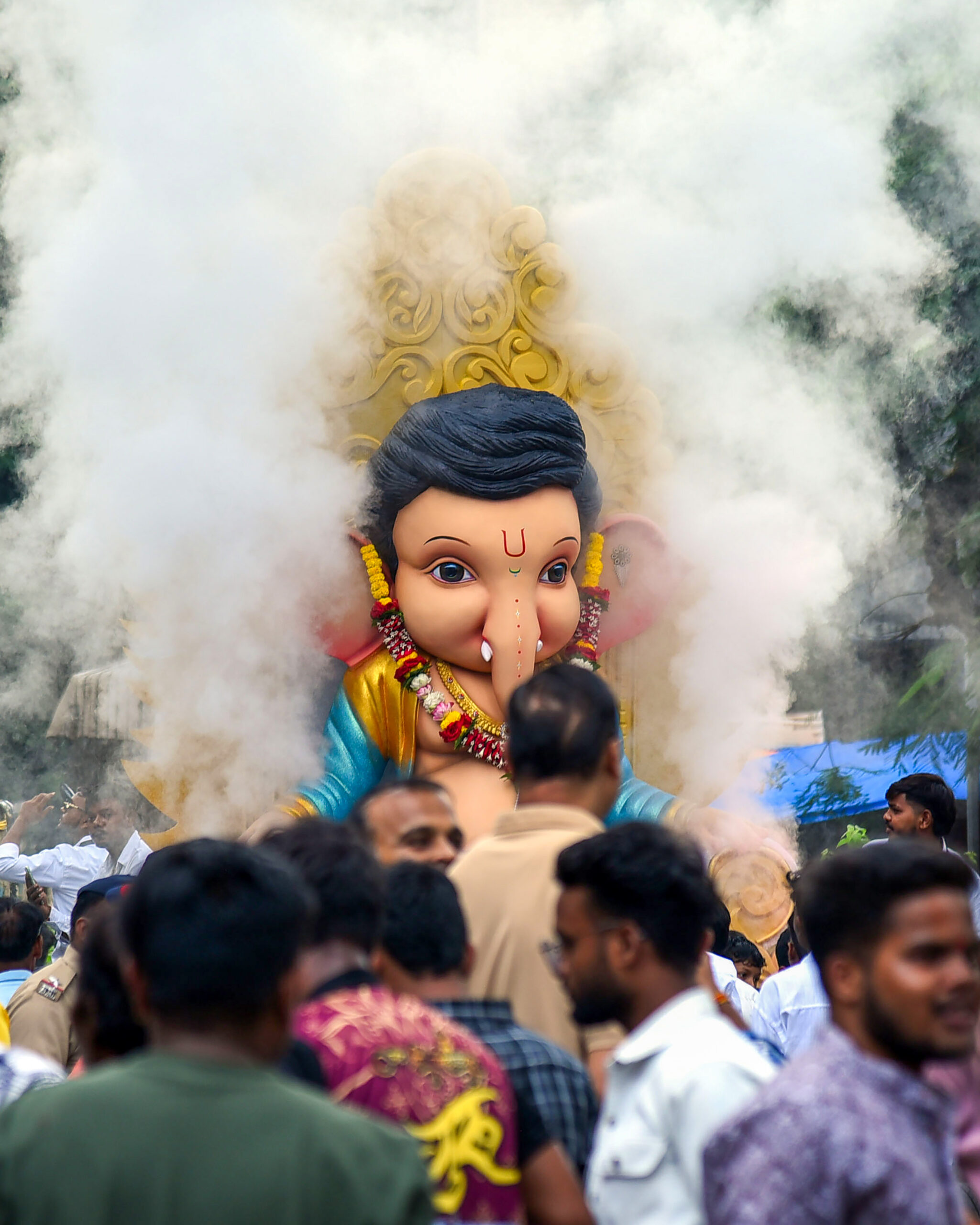 Nagpur: Devotees carry Lord Ganesha idols amid Ganesh Chaturthi #Gallery Nagpur: Devotees carry Lord Ganesha idols amid Ganesh Chaturthi #Gallery
