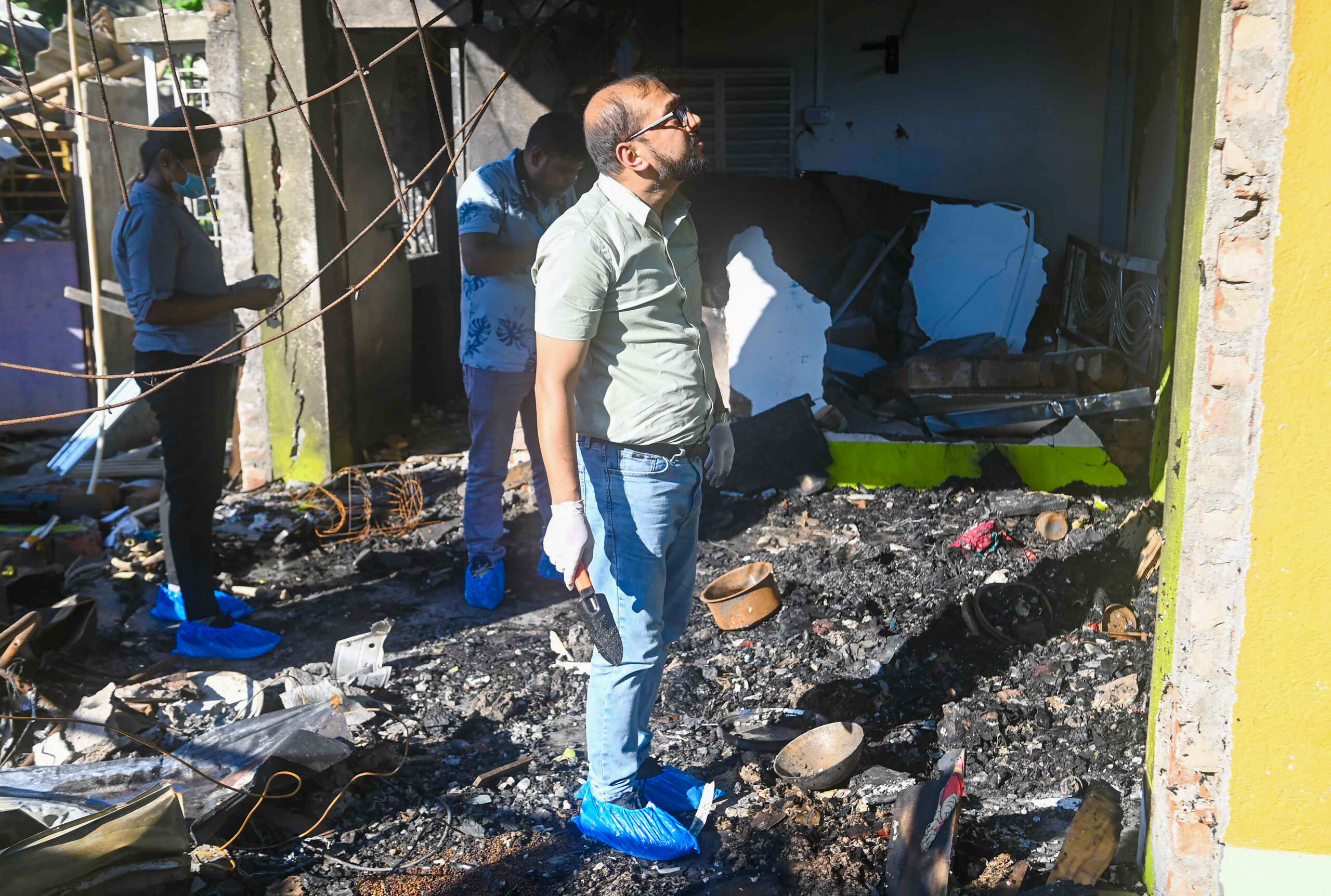 South 24 Parganas: Forensic Team Inspects Blast Site #Gallery South 24 Parganas: Forensic Team Inspects Blast Site #Gallery