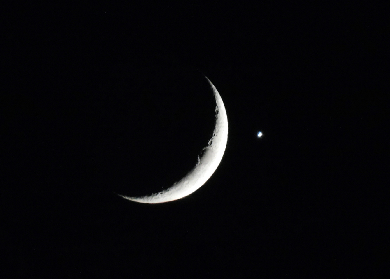 Bankura: Bright stars appear beside the crescent moon in the night sky on Ganesh Chaturthi in Bankura, West Bengal, on Monday, September 14, 2026. (Photo: IANS)