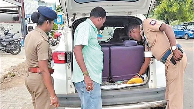 TN: Election flying squads intensify vehicle checks ahead of Oct 6 Madurantakam bypoll TN: Election flying squads intensify vehicle checks ahead of Oct 6 Madurantakam bypoll