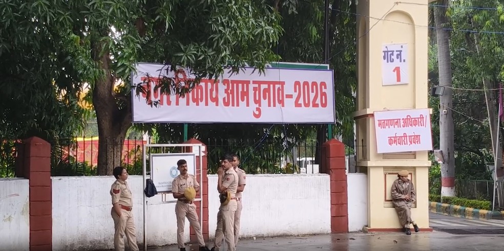 Raj civic polls: Cong wins Vasundhara Raje's stronghold Jhalawar; Independents upset equations in Bharatpur Raj civic polls: Cong wins Vasundhara Raje's stronghold Jhalawar; Independents upset equations in Bharatpur