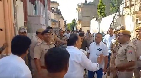Sikar civic poll: Clash erupts after Congress victory; stone-pelting reported in Ward 17 Sikar civic poll: Clash erupts after Congress victory; stone-pelting reported in Ward 17