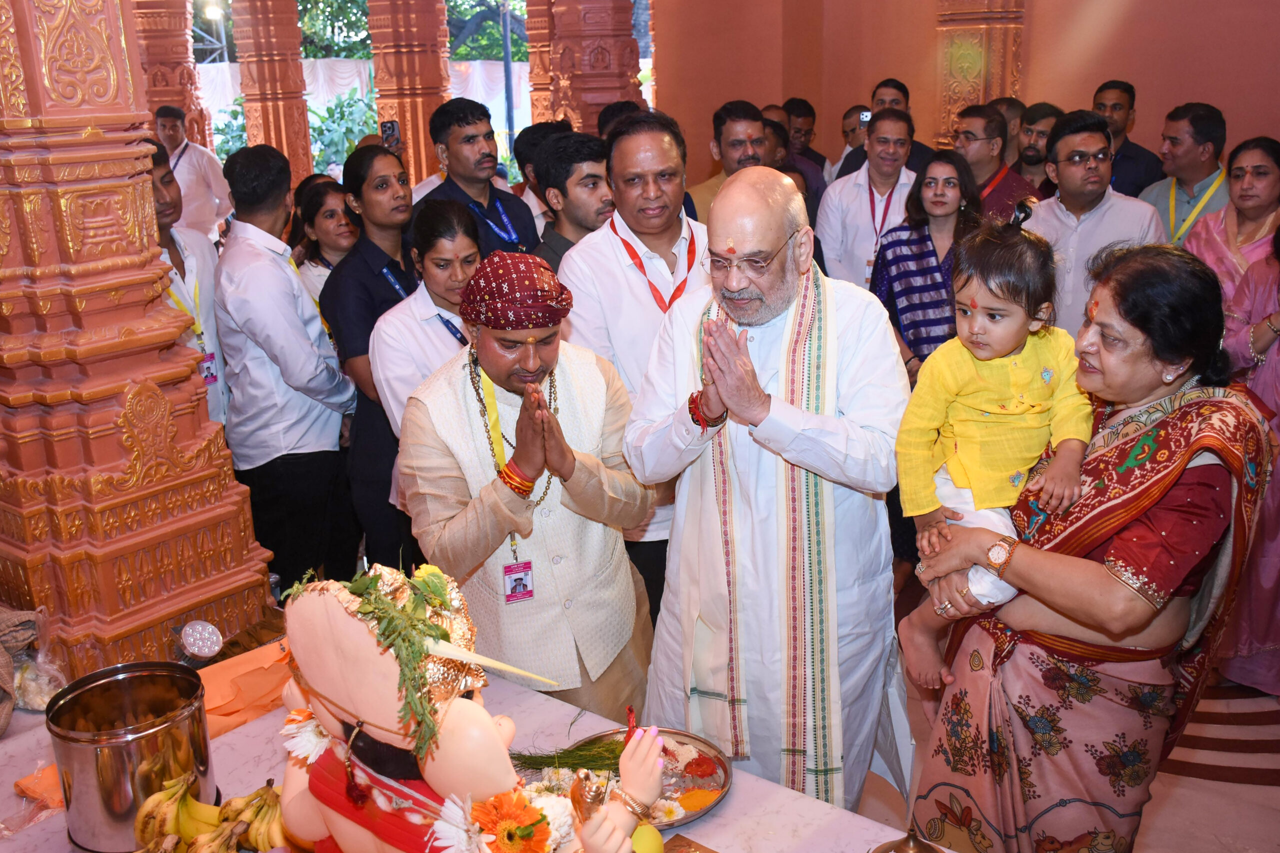 Mumbai: Amit Shah Offers Prayers at Bandra Ganesh Pandal #Gallery Mumbai: Amit Shah Offers Prayers at Bandra Ganesh Pandal #Gallery