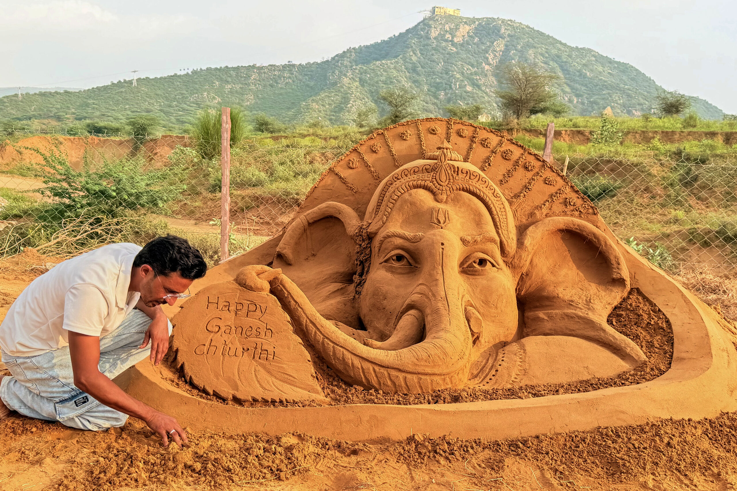 Pushkar: Sand Artist Creates Ganesh Chaturthi Artwork #Gallery Pushkar: Sand Artist Creates Ganesh Chaturthi Artwork #Gallery