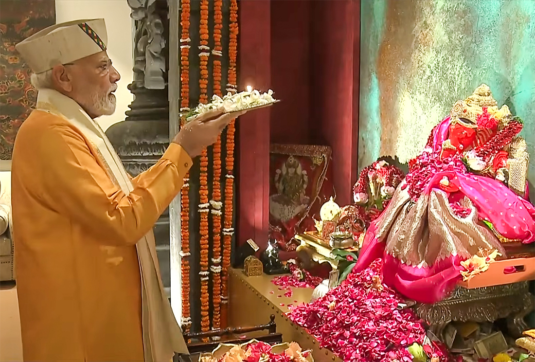 New Delhi: PM Modi Joins Ganesh Utsav at Piyush Goyal's Residence #Gallery New Delhi: PM Modi Joins Ganesh Utsav at Piyush Goyal's Residence #Gallery