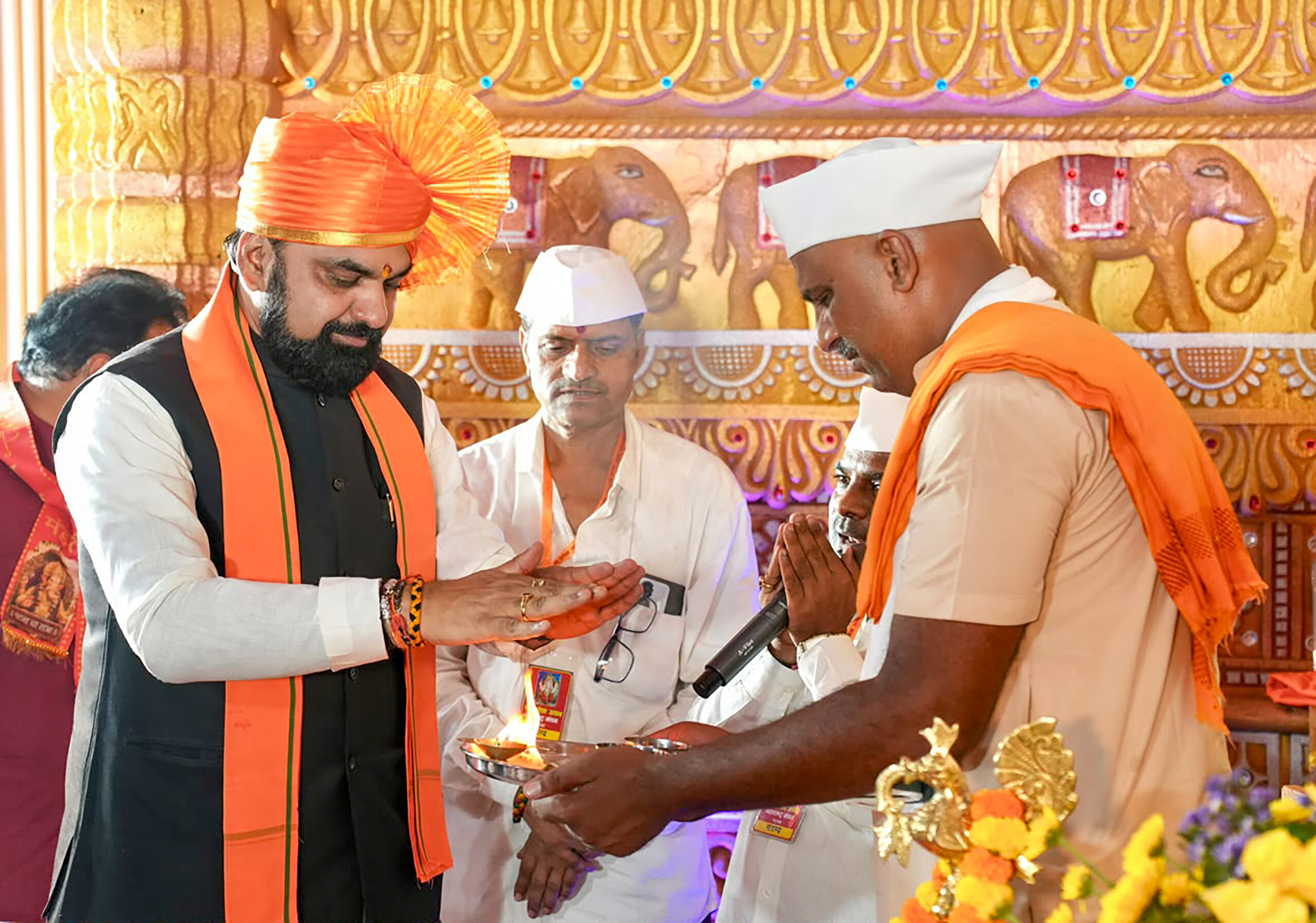 Patna: CM Samrat Choudhary Attends Ganesh Chaturthi Celebration #Gallery Patna: CM Samrat Choudhary Attends Ganesh Chaturthi Celebration #Gallery