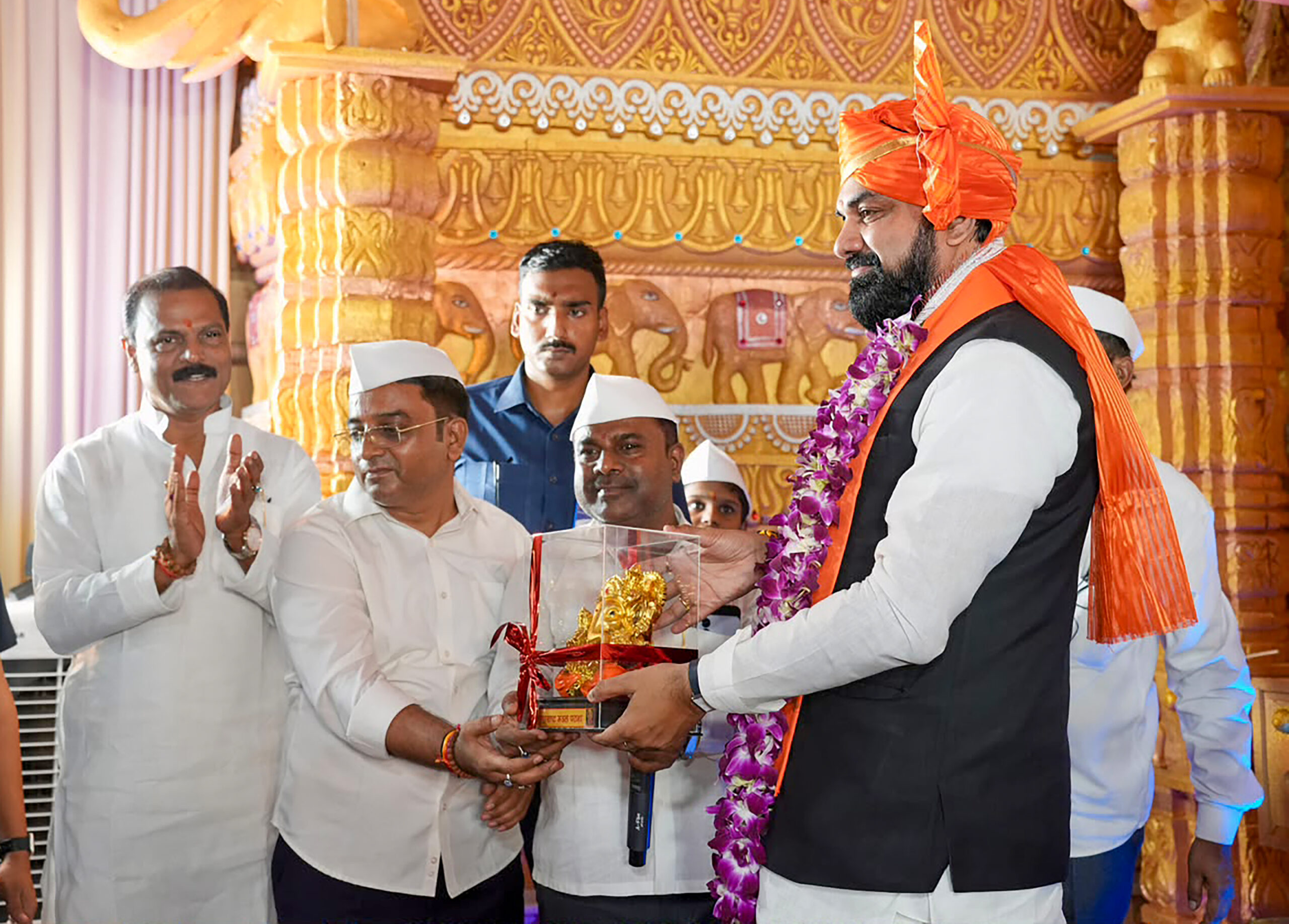 Patna: CM Samrat Choudhary Attends Ganesh Chaturthi Celebration #Gallery Patna: CM Samrat Choudhary Attends Ganesh Chaturthi Celebration #Gallery