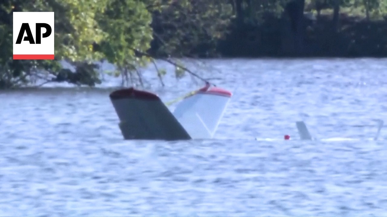 Wisconsin congressman tearfully recounts surviving emergency plane landing in lake (Video) Wisconsin congressman tearfully recounts surviving emergency plane landing in lake (Video)